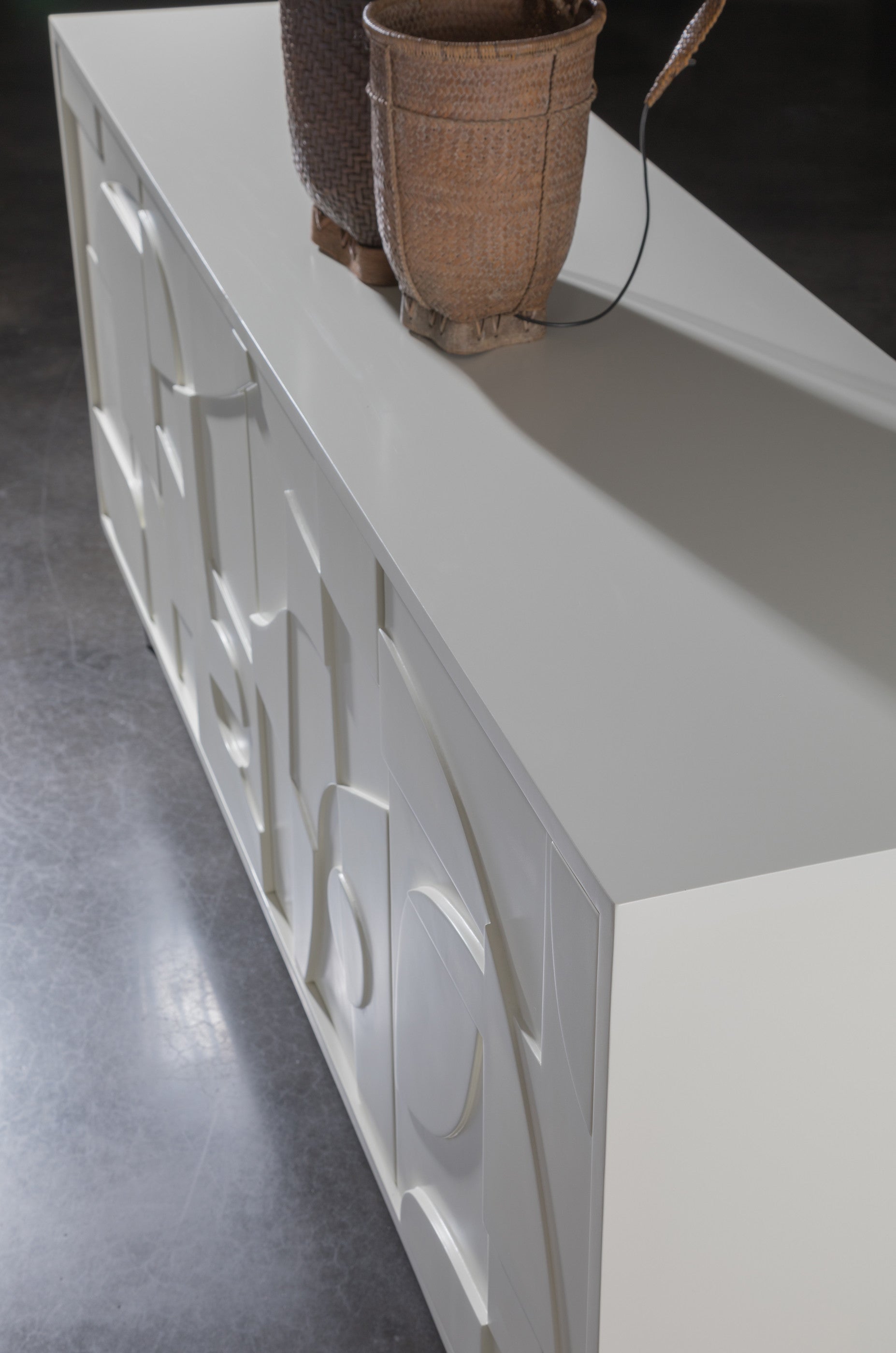 Bardo Long Media Console