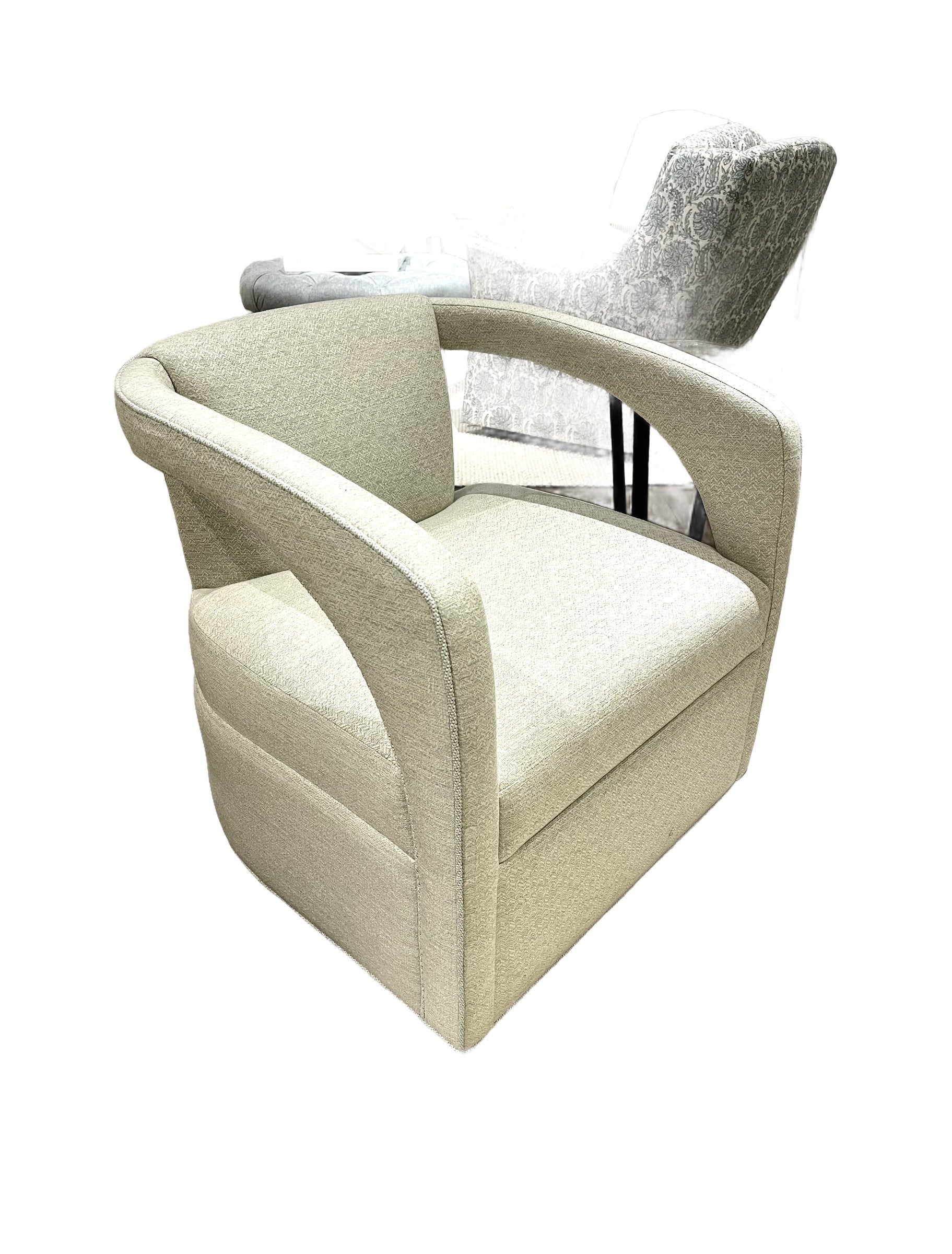 Carmela Swivel Chair in Pinkins Linen