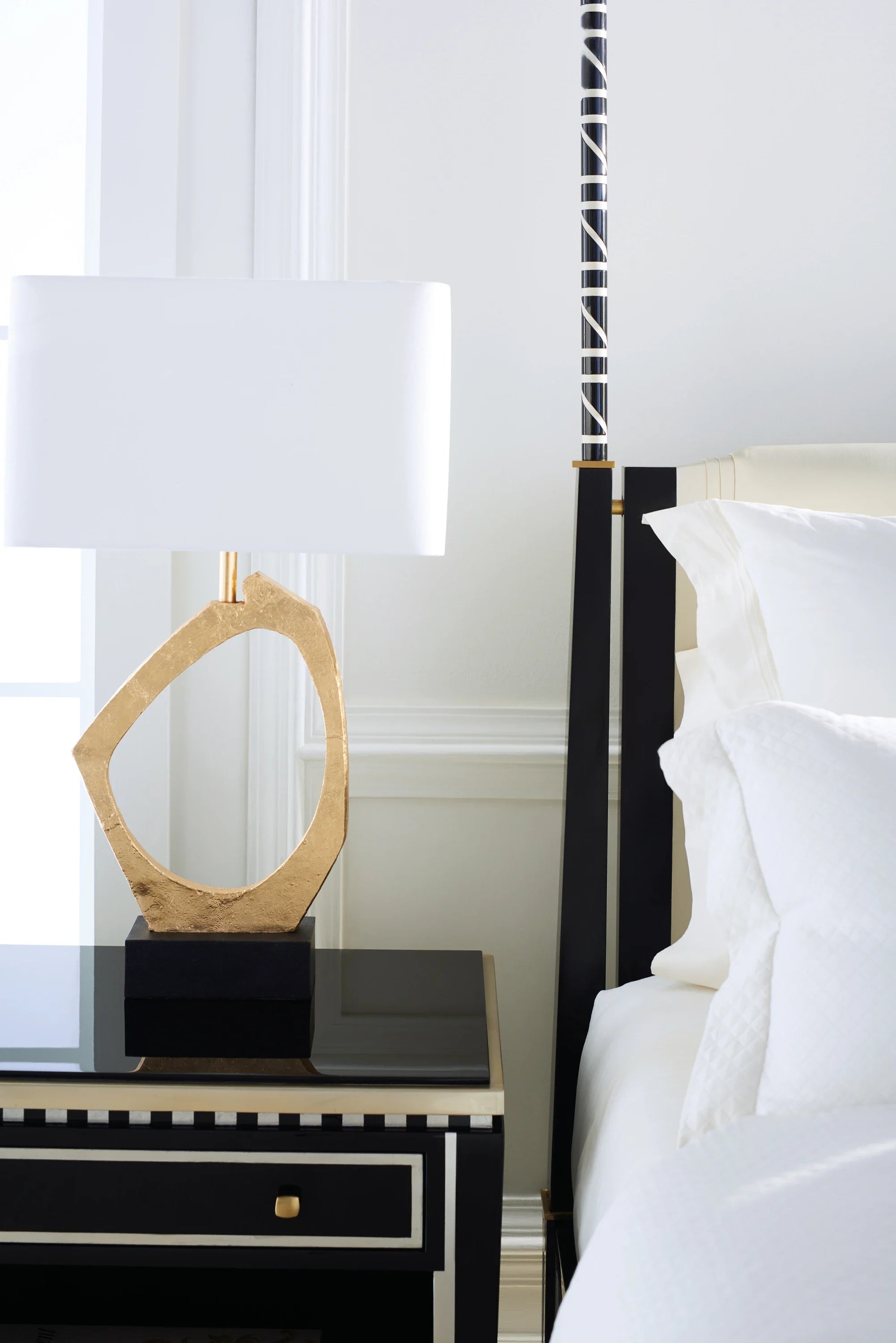 The Couturier Canopy Bed Kg