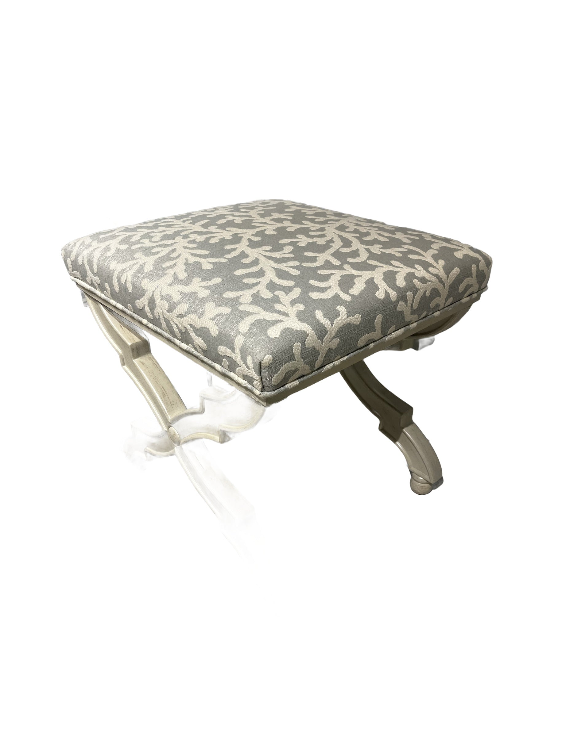 Antonia Ottoman in Mikayla Mineral