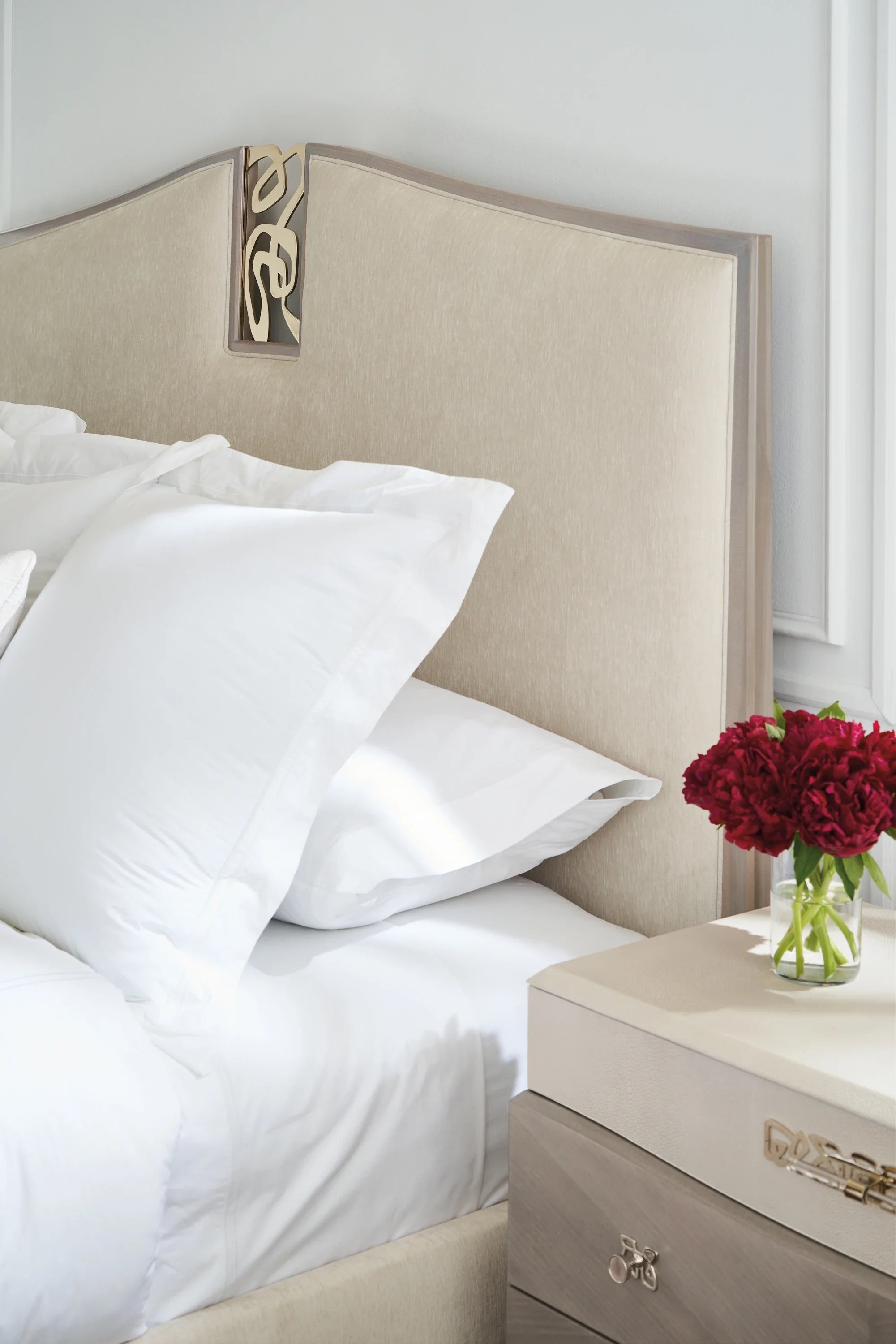 Crescendo Uph Queen Bed