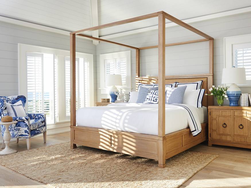 Shorecliff Canopy Bed