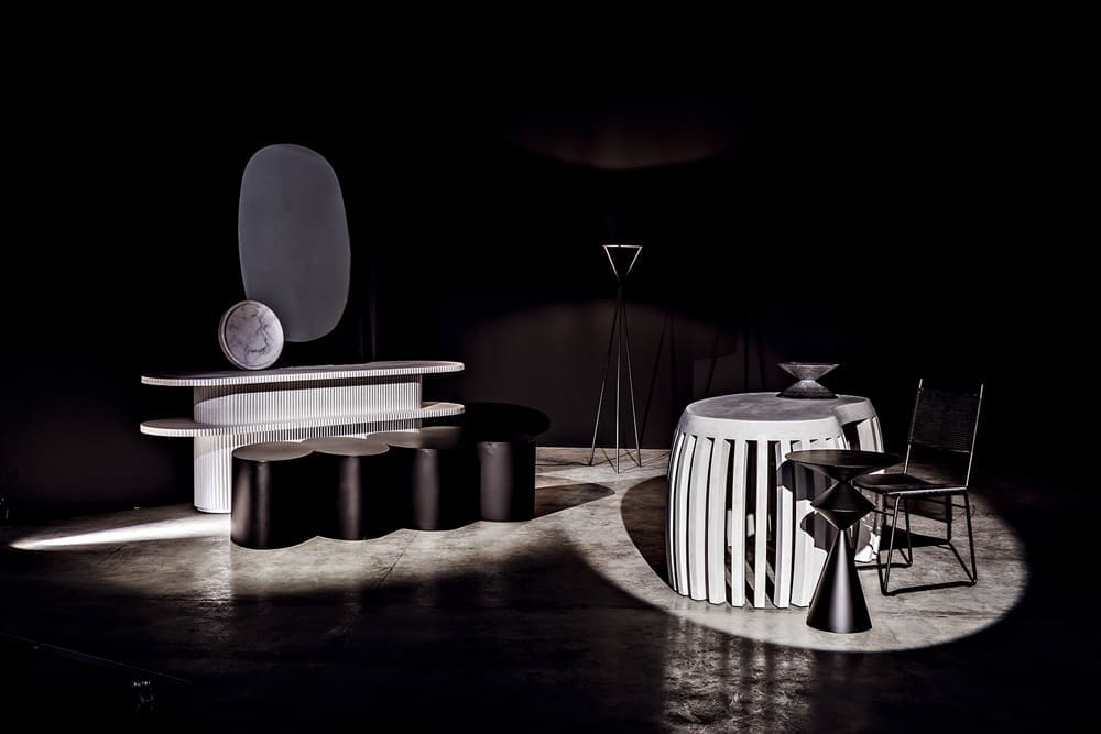 20″ Round Tray in Bianco Crown Marble — Noir Furniture