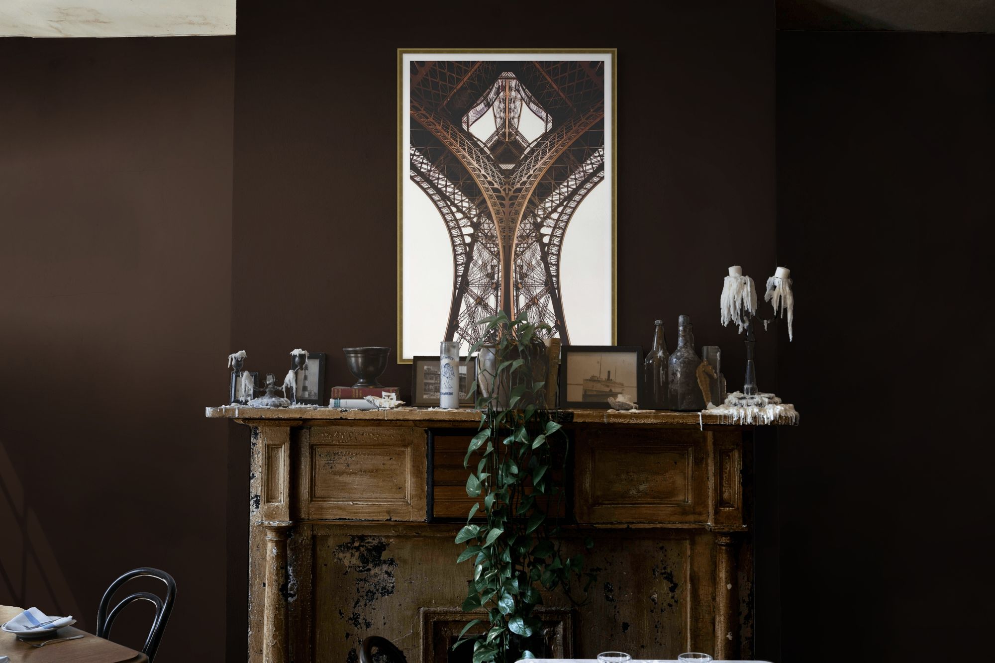 Courbe de la Tour 1 in a room