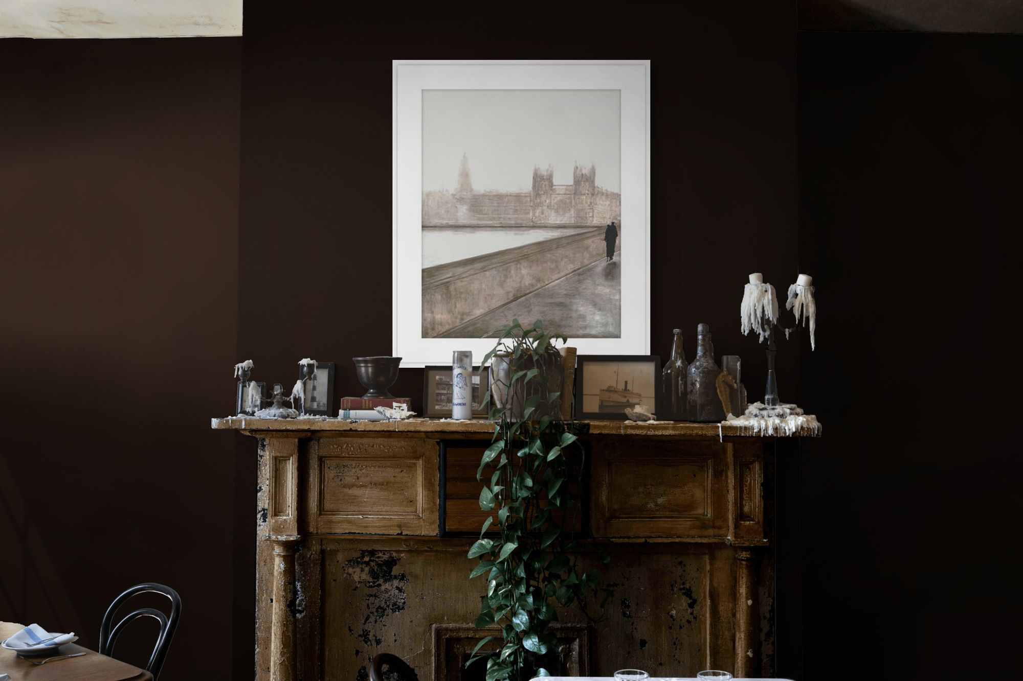England Moments 7 in a room