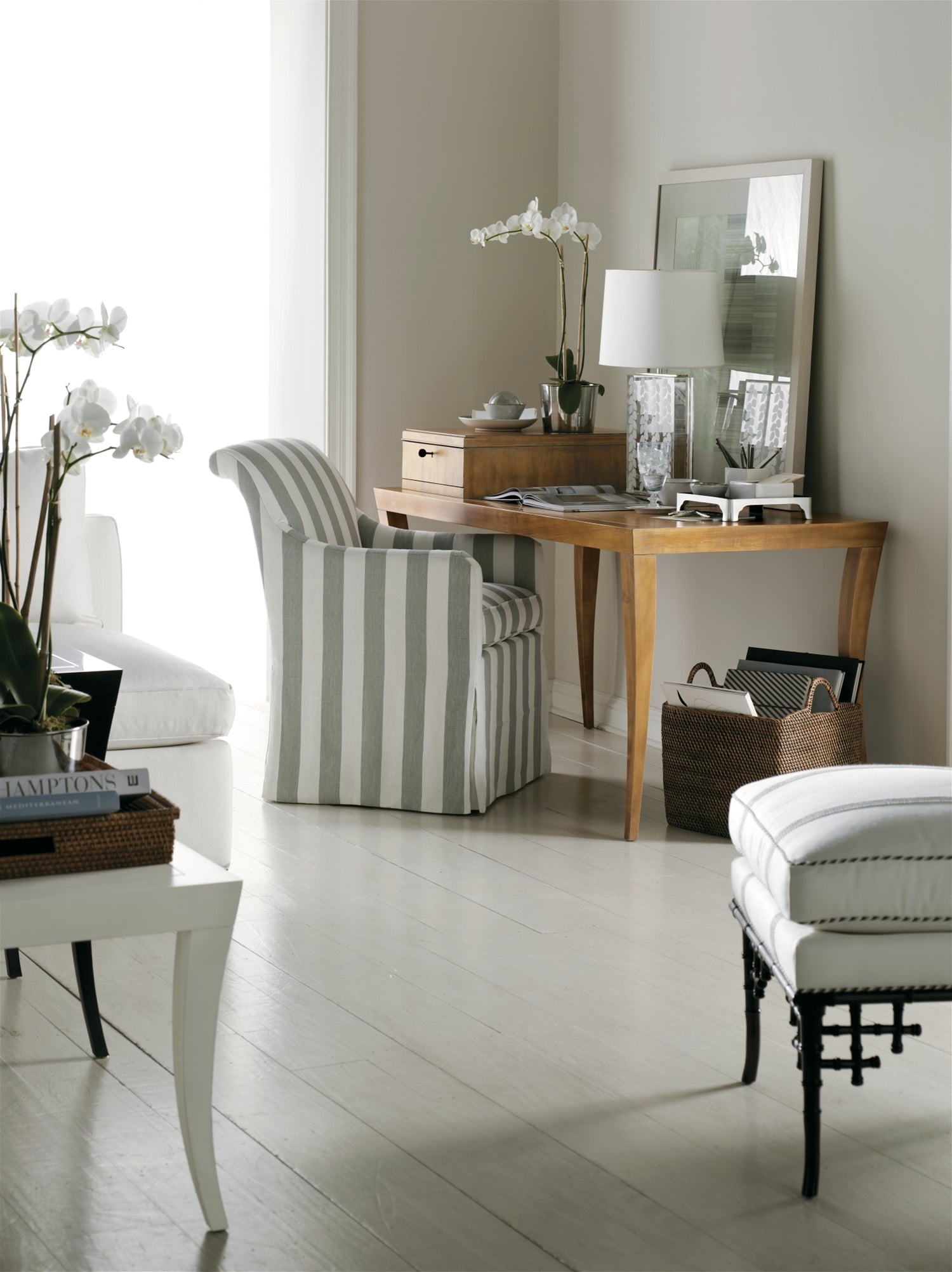 LINDSAY CHAIR