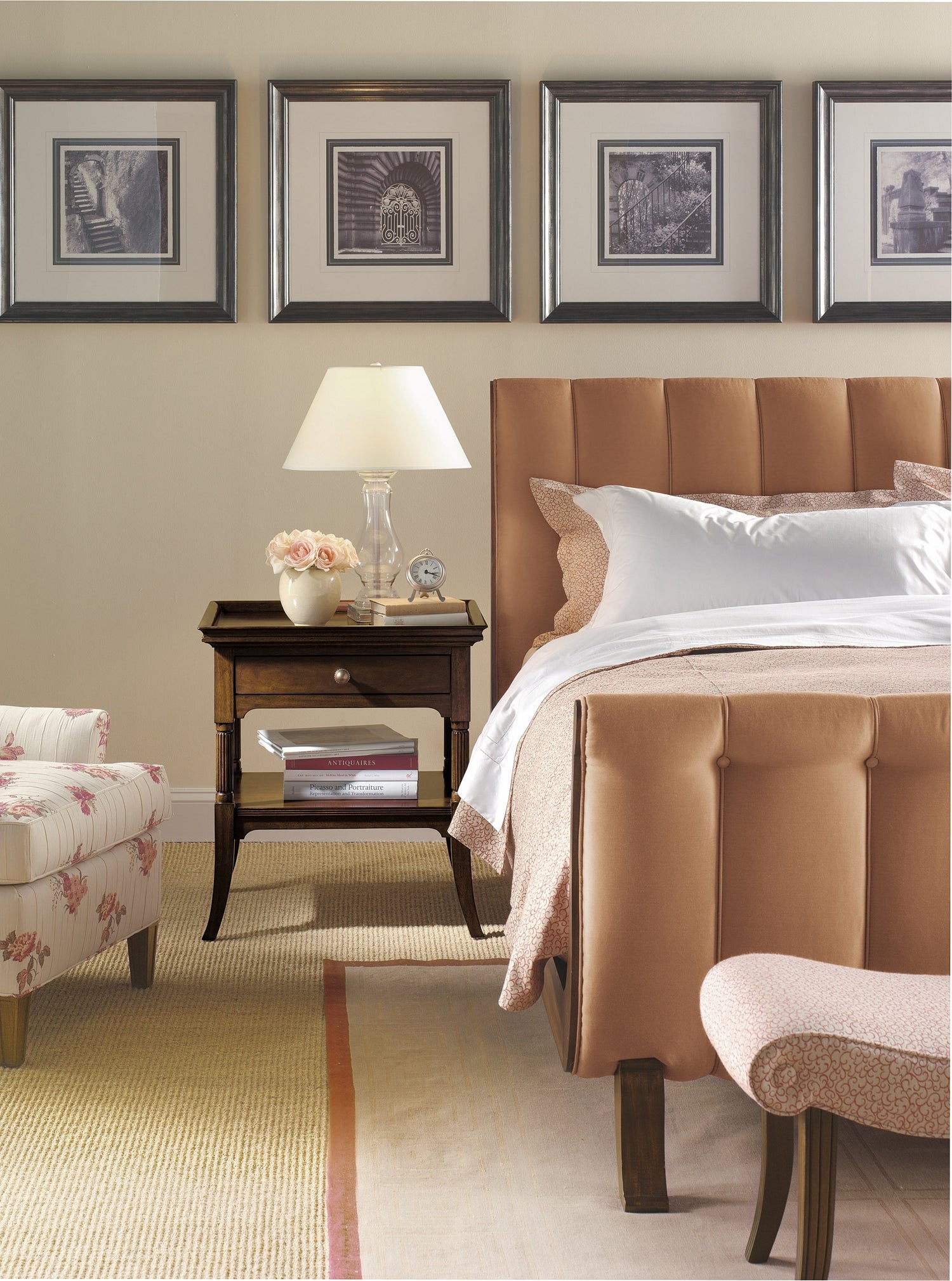 CALLA SIDE TABLE in Mahogany Veneers, Mahogany Solids - Hickory Chair