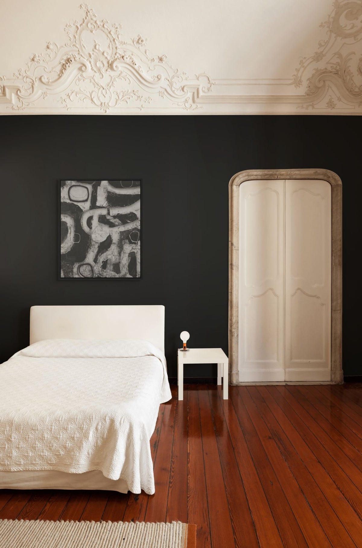 Close Circuit 1 in a room