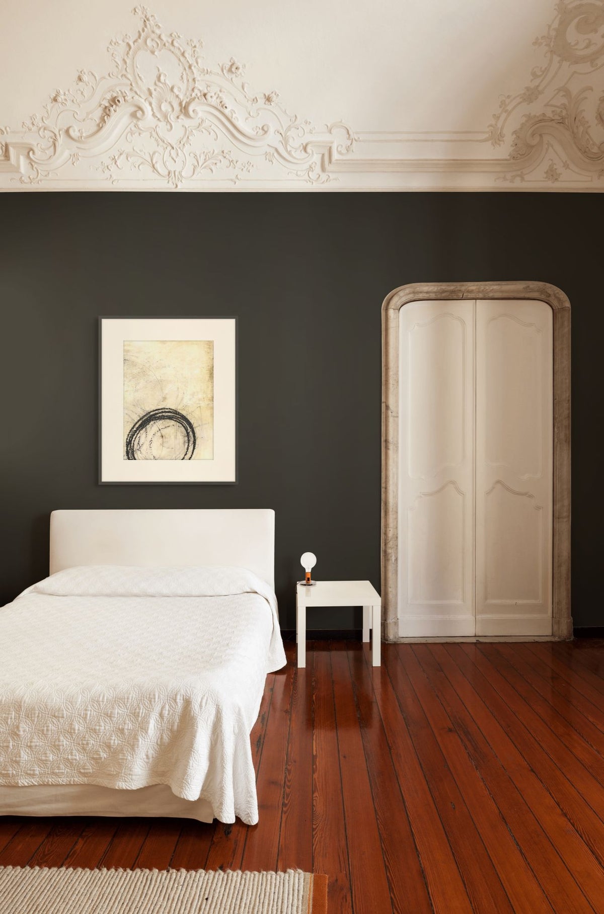 Cashmere 2 in a room