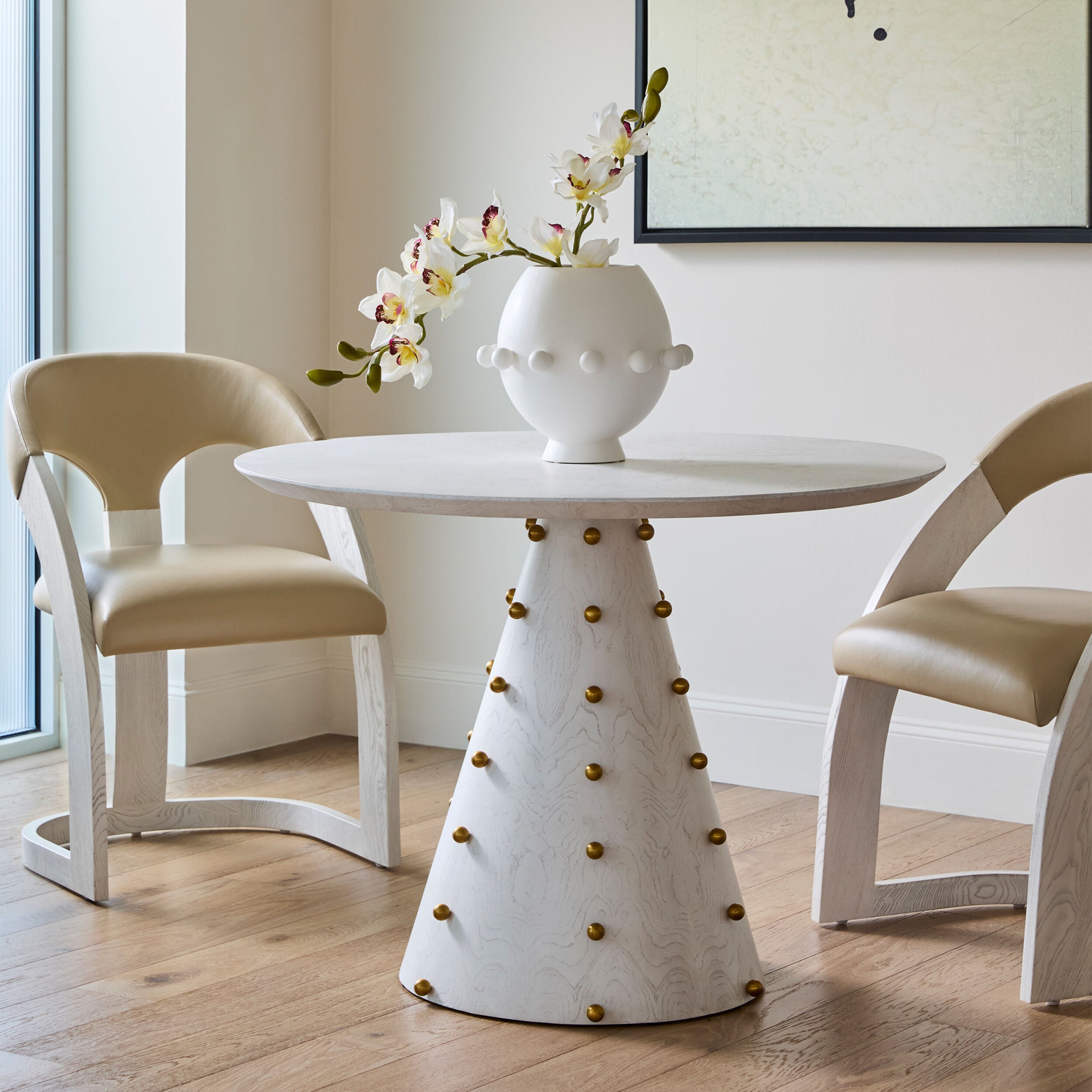 Aila Vase-Ivory