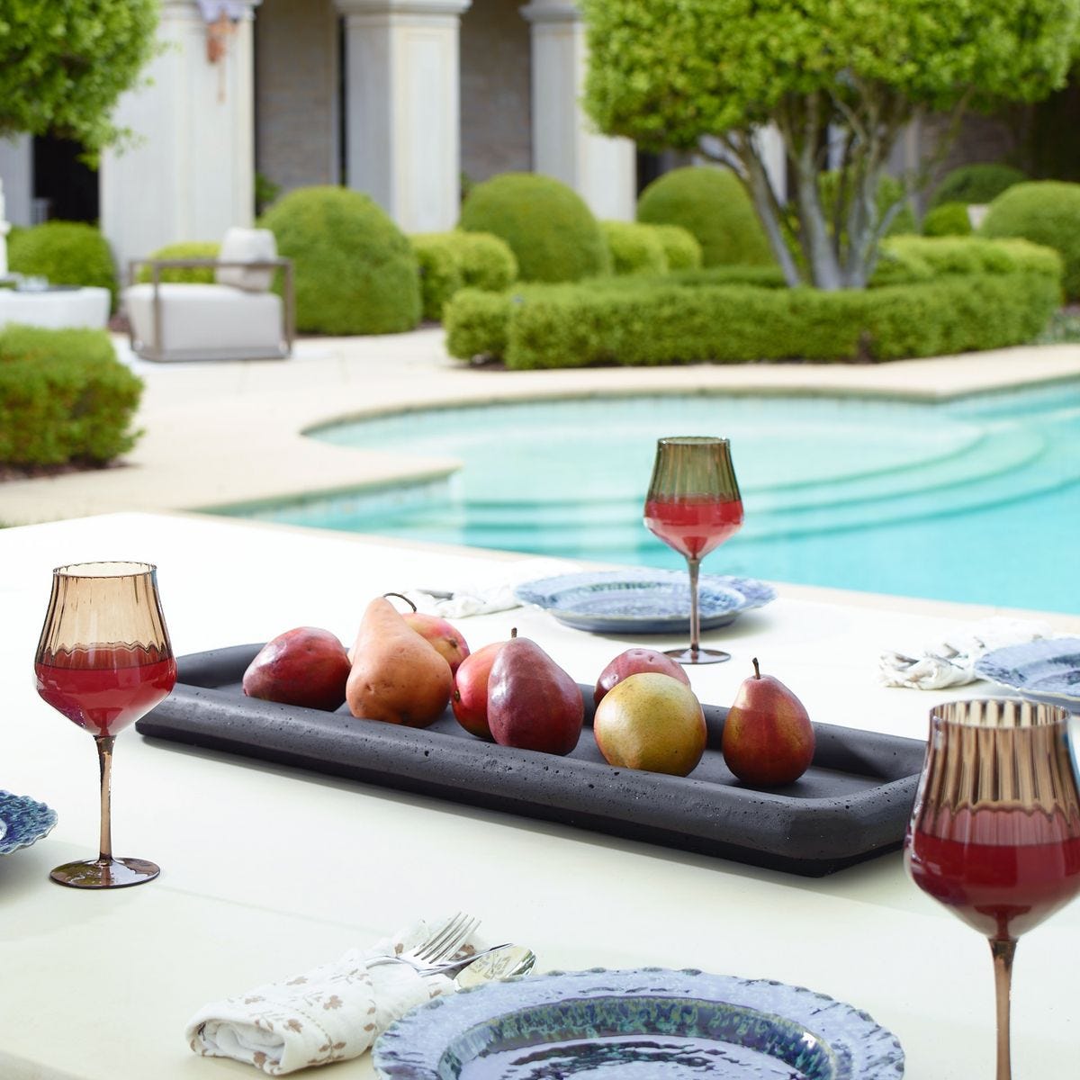 Shadowline Indoor-Outdoor Tray