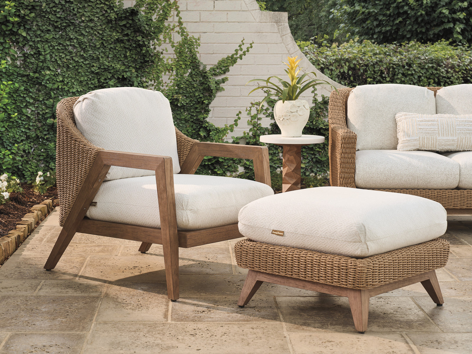Swivel Lounge Chair