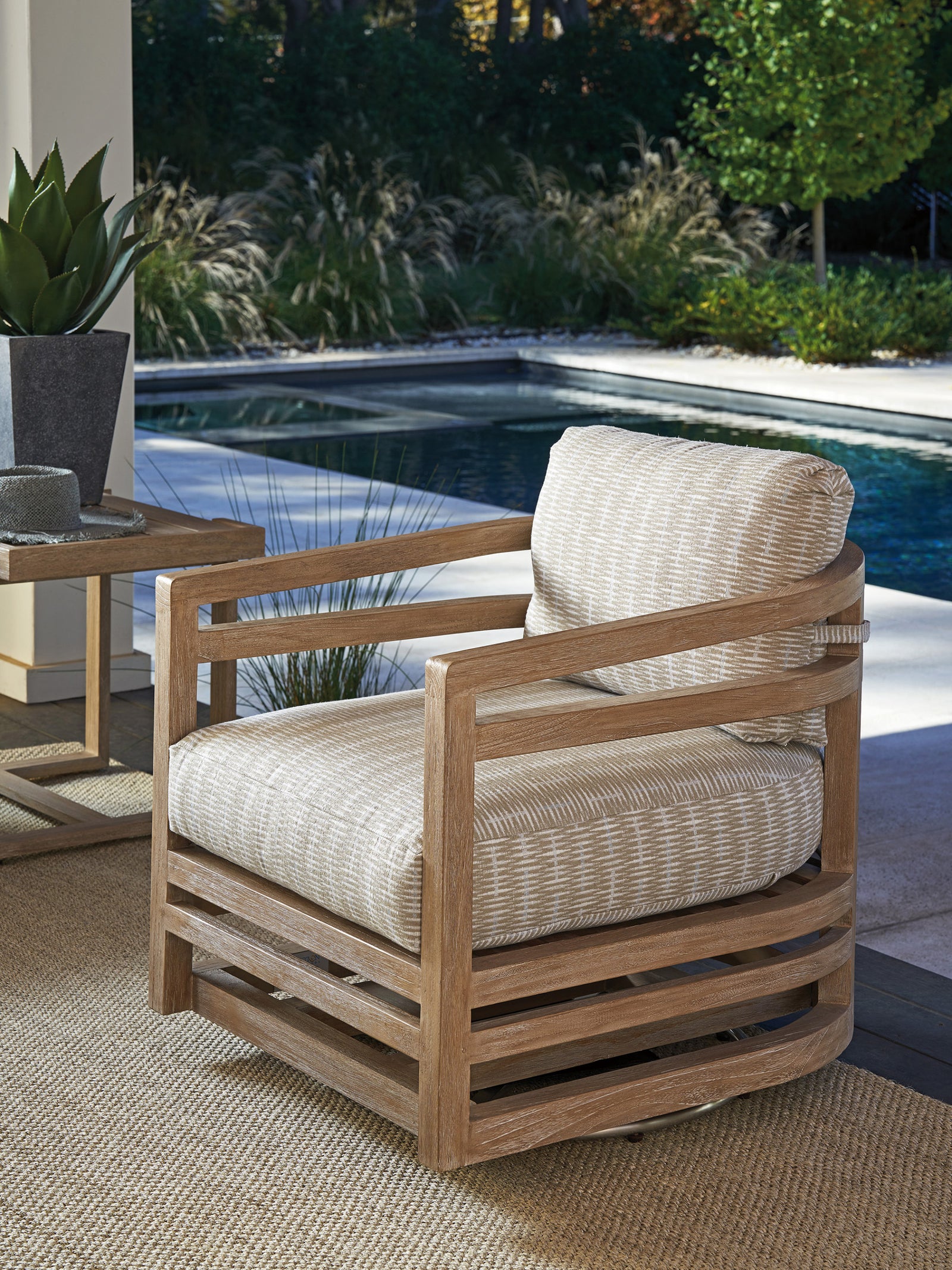 Swivel Lounge Chair