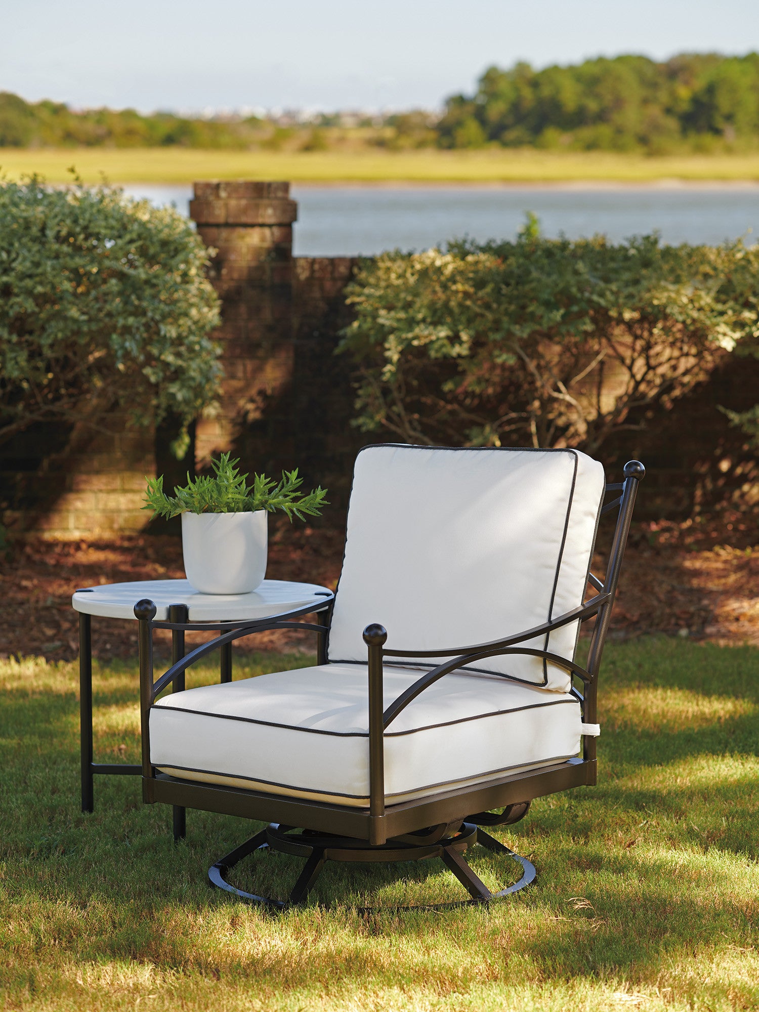 Swivel Lounge Chair