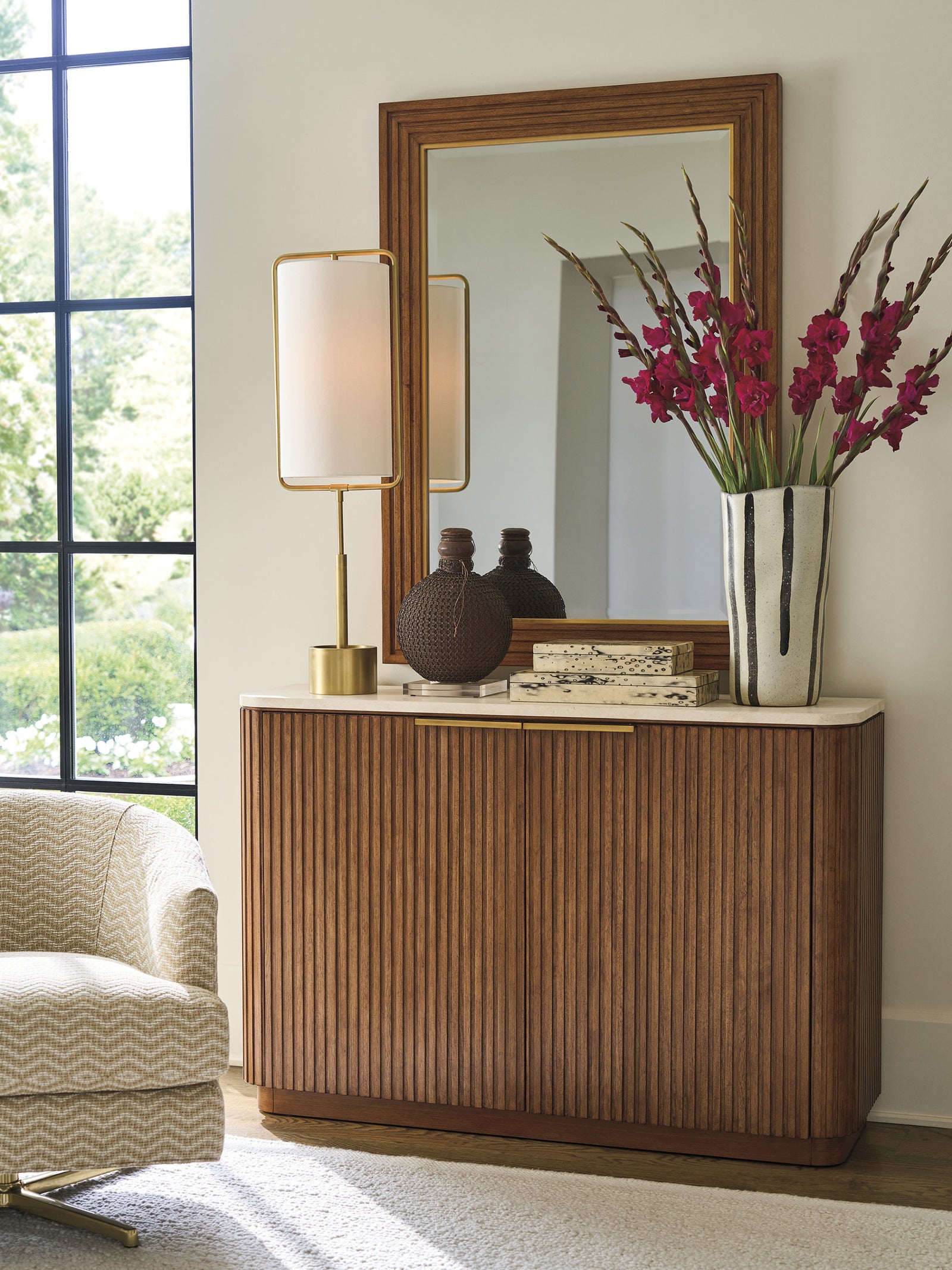 Avenida Hall Chest