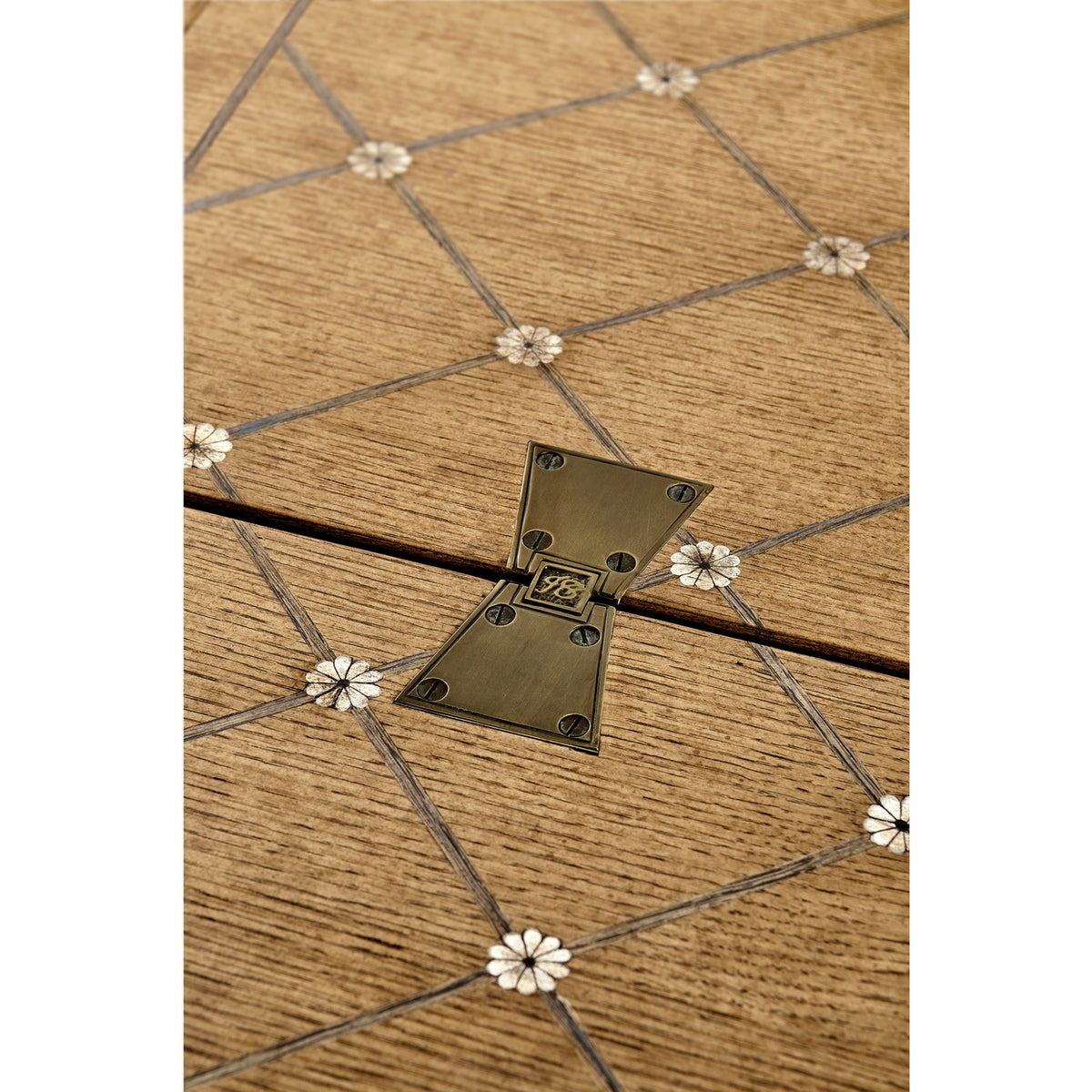 Dielectric Hunt Table