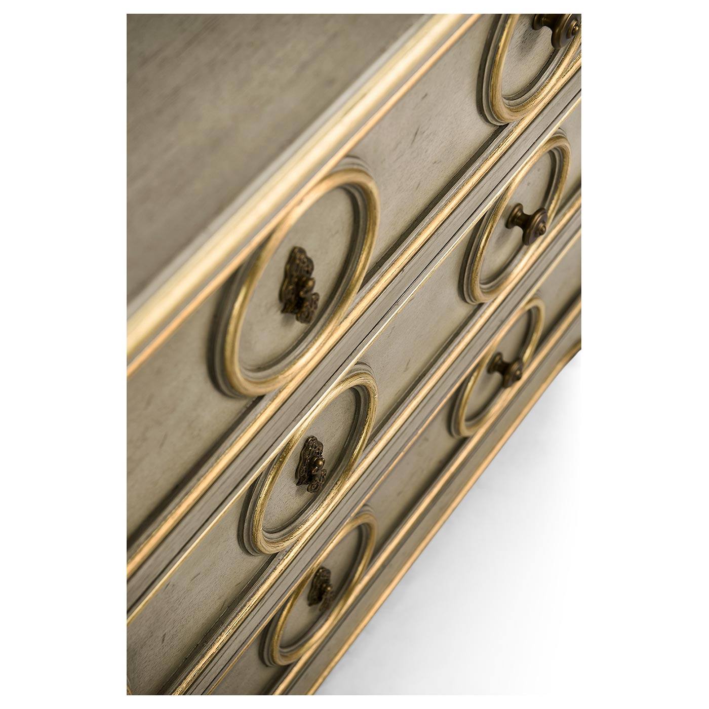 Buckingham Accent Chest