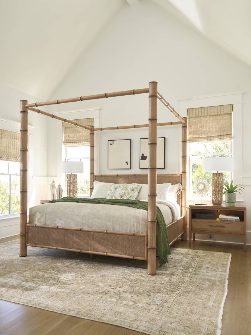 Islandia Canopy Bed