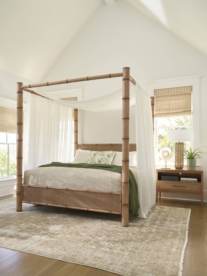 Islandia Canopy Bed