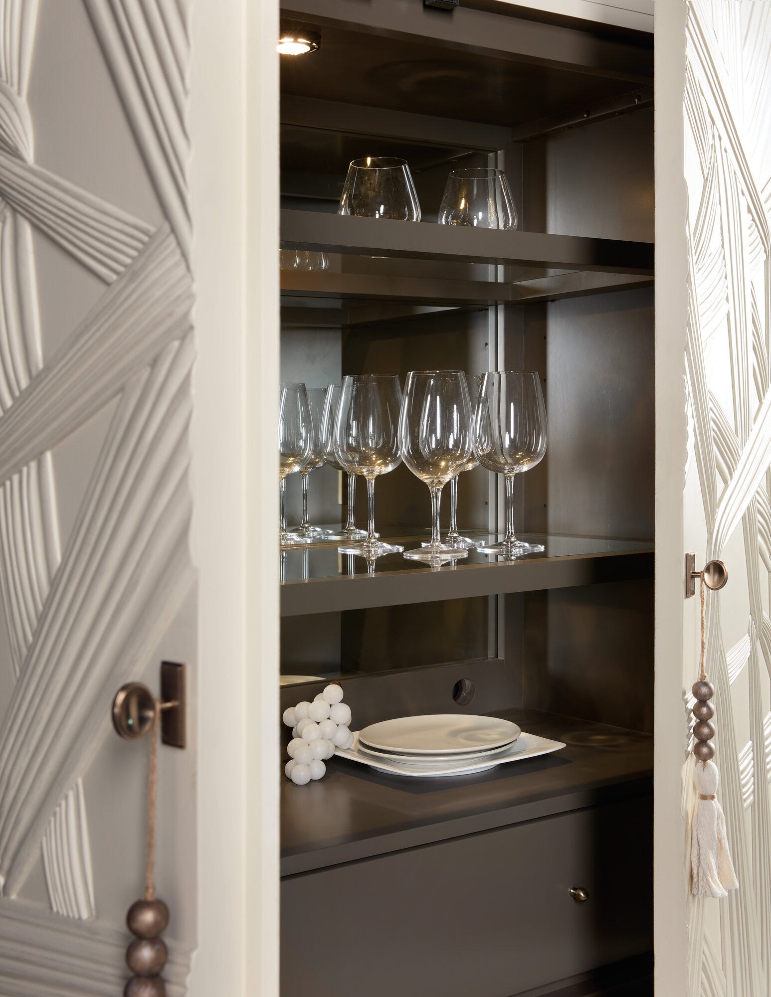Melange Dream Weaver Bar Cabinet