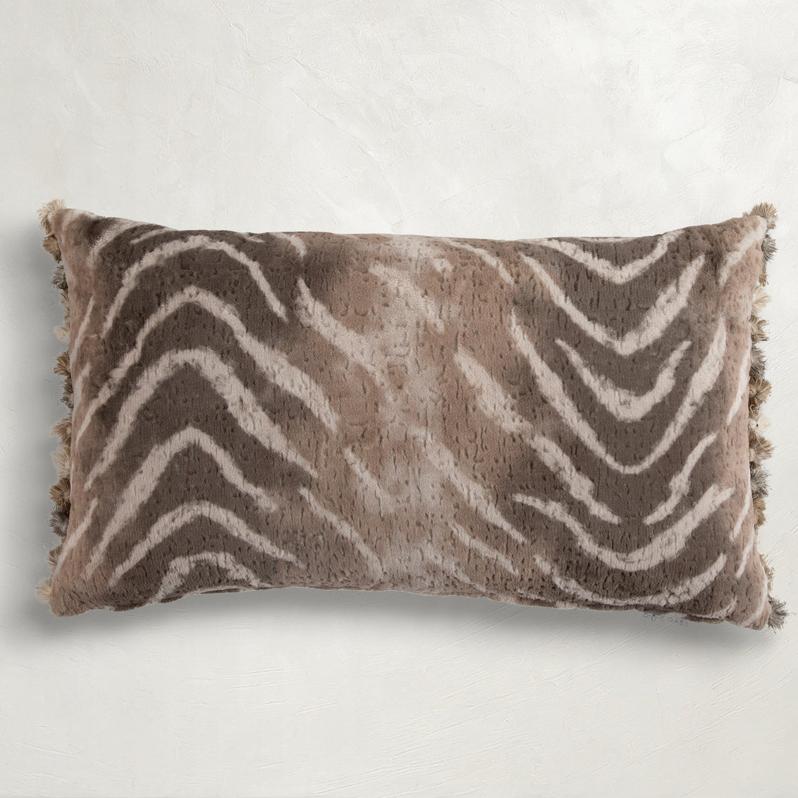 Zigby Taupe Poly 14x24