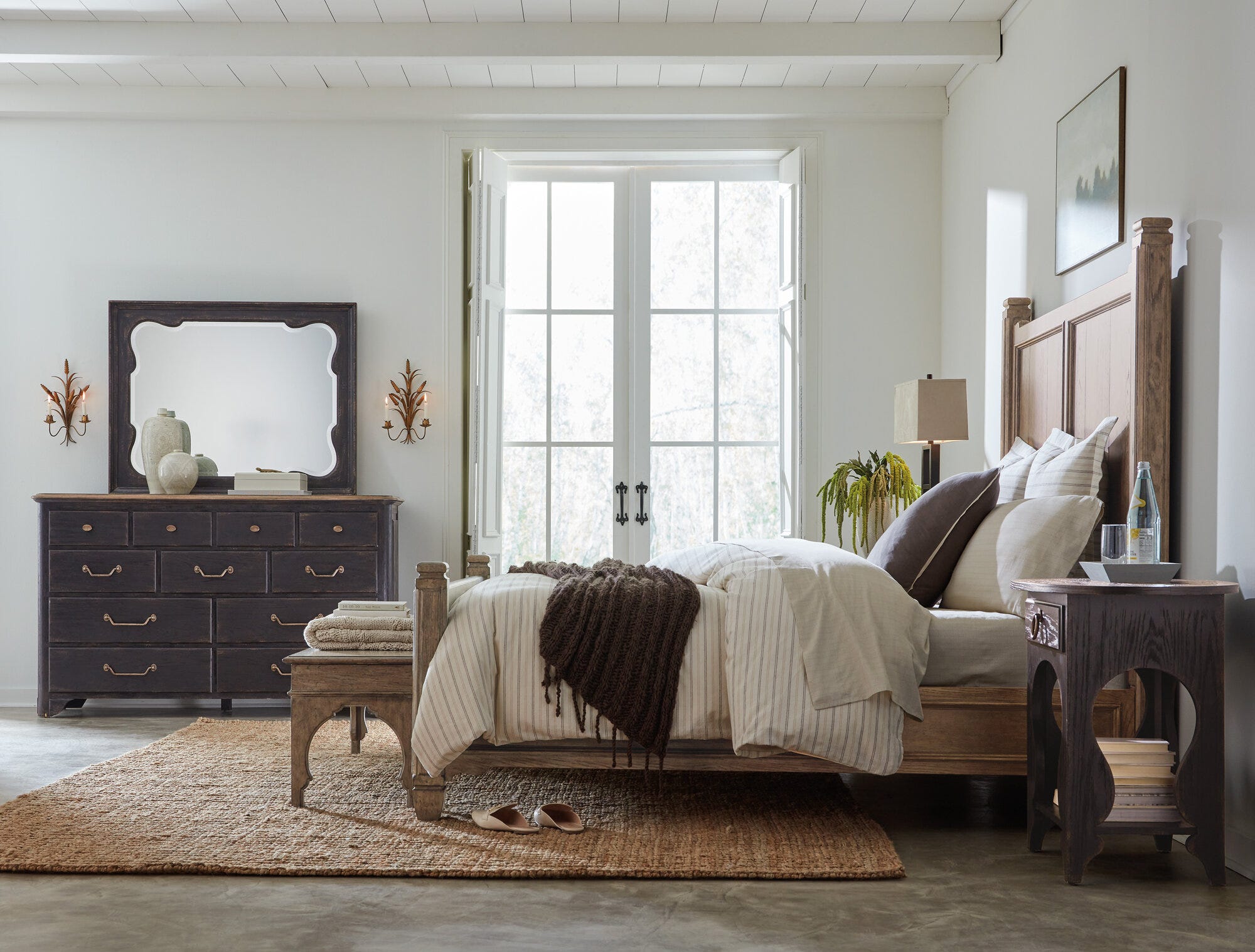 Americana One-Drawer Oval Nightstand