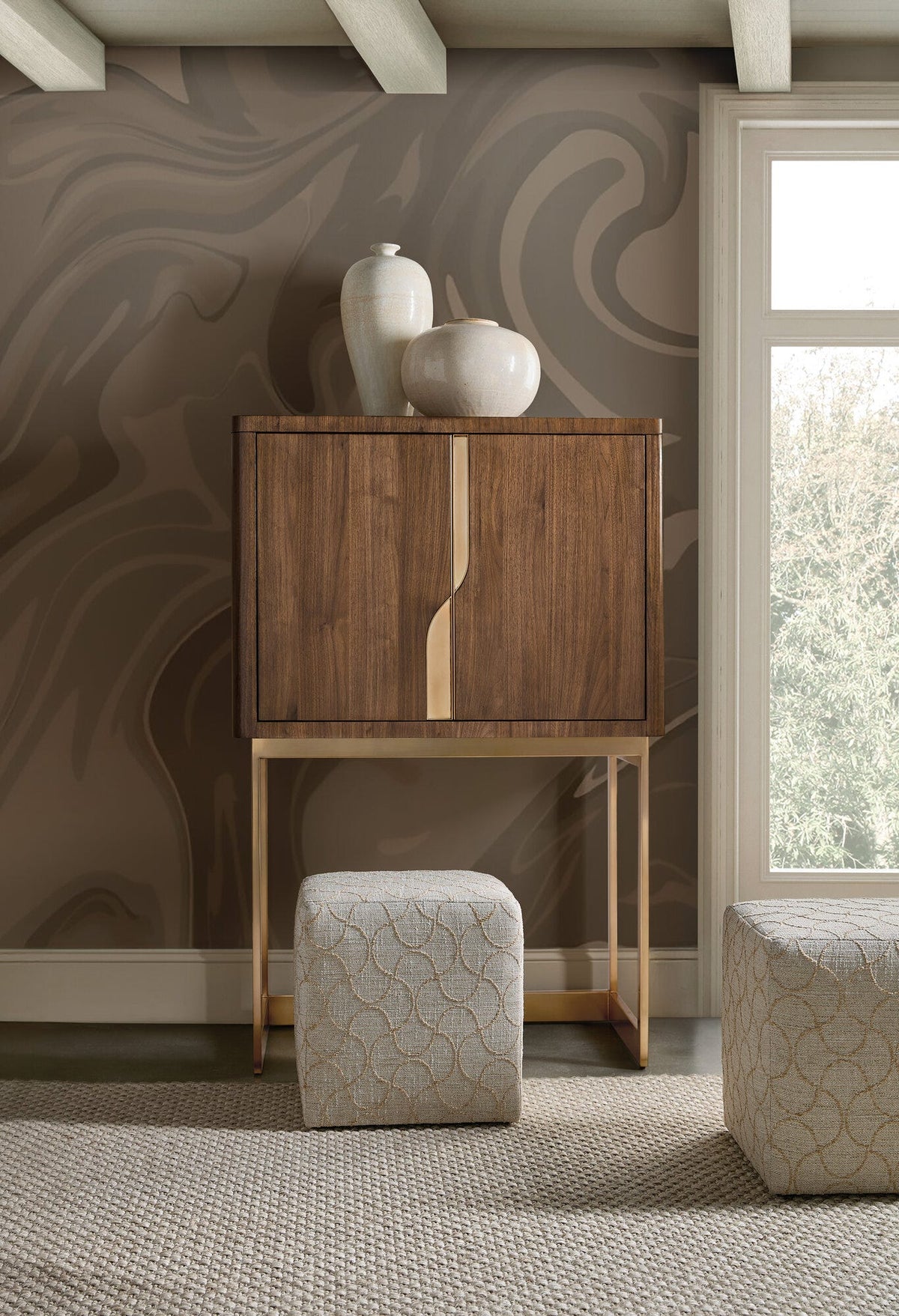 Eleana Bar on Stand