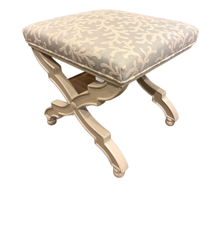 Antonia Ottoman in Mikayla Mineral