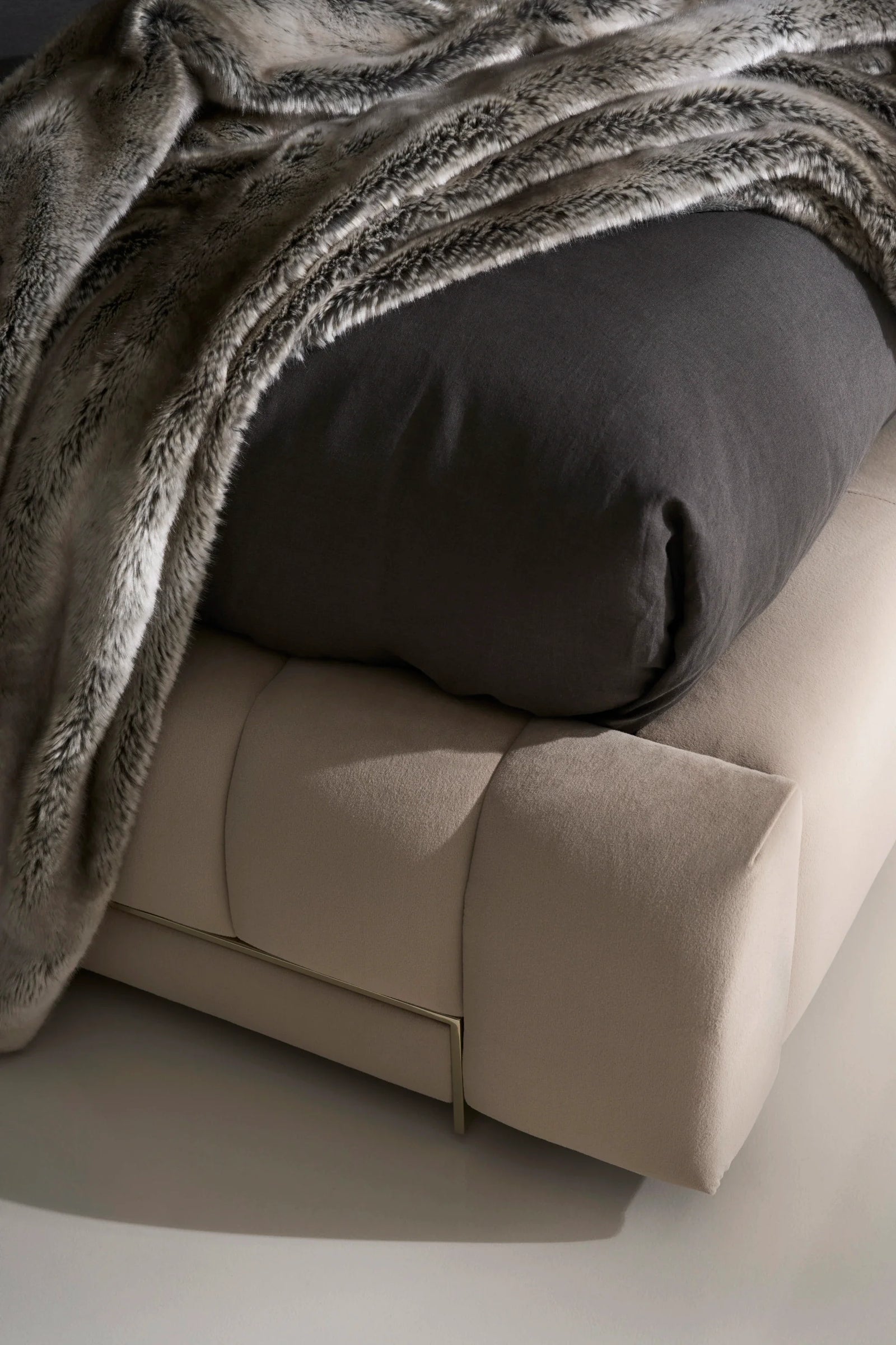 Well Balanced Qn Bed Ecru