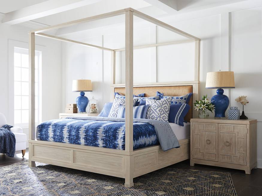 Shorecliff Canopy Bed