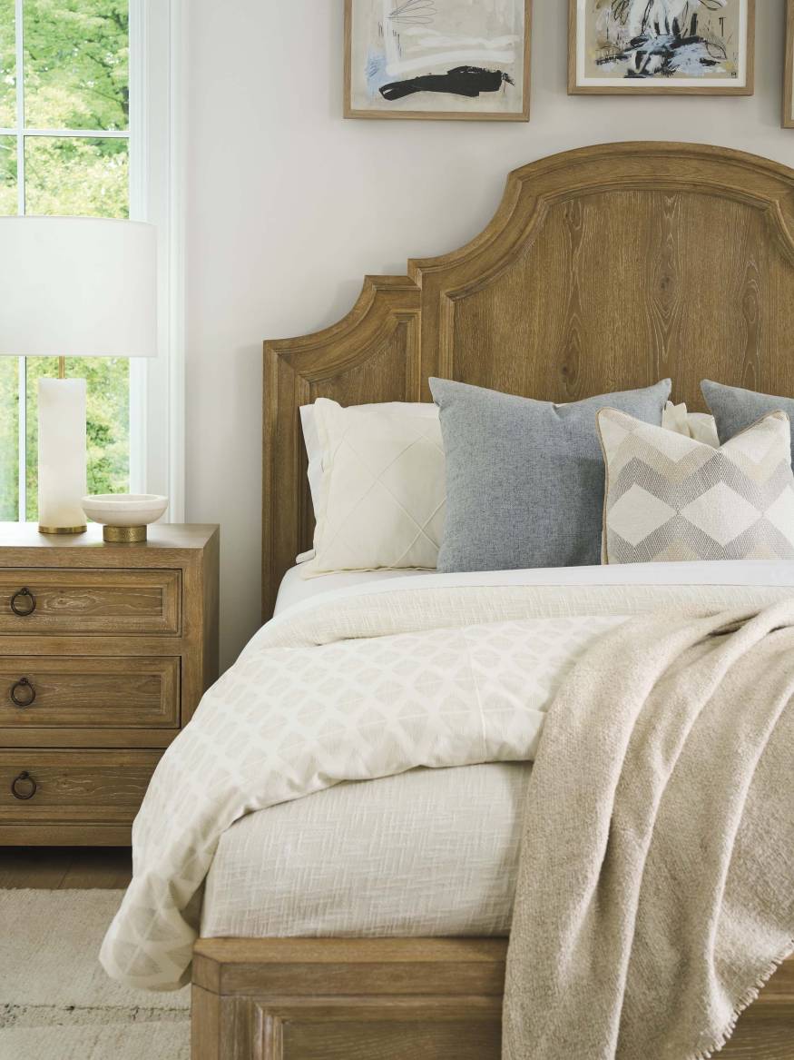 Valley Club Panel Bed