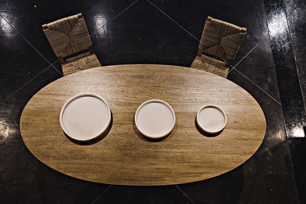 20″ Round Tray in Bianco Crown Marble — Noir Furniture