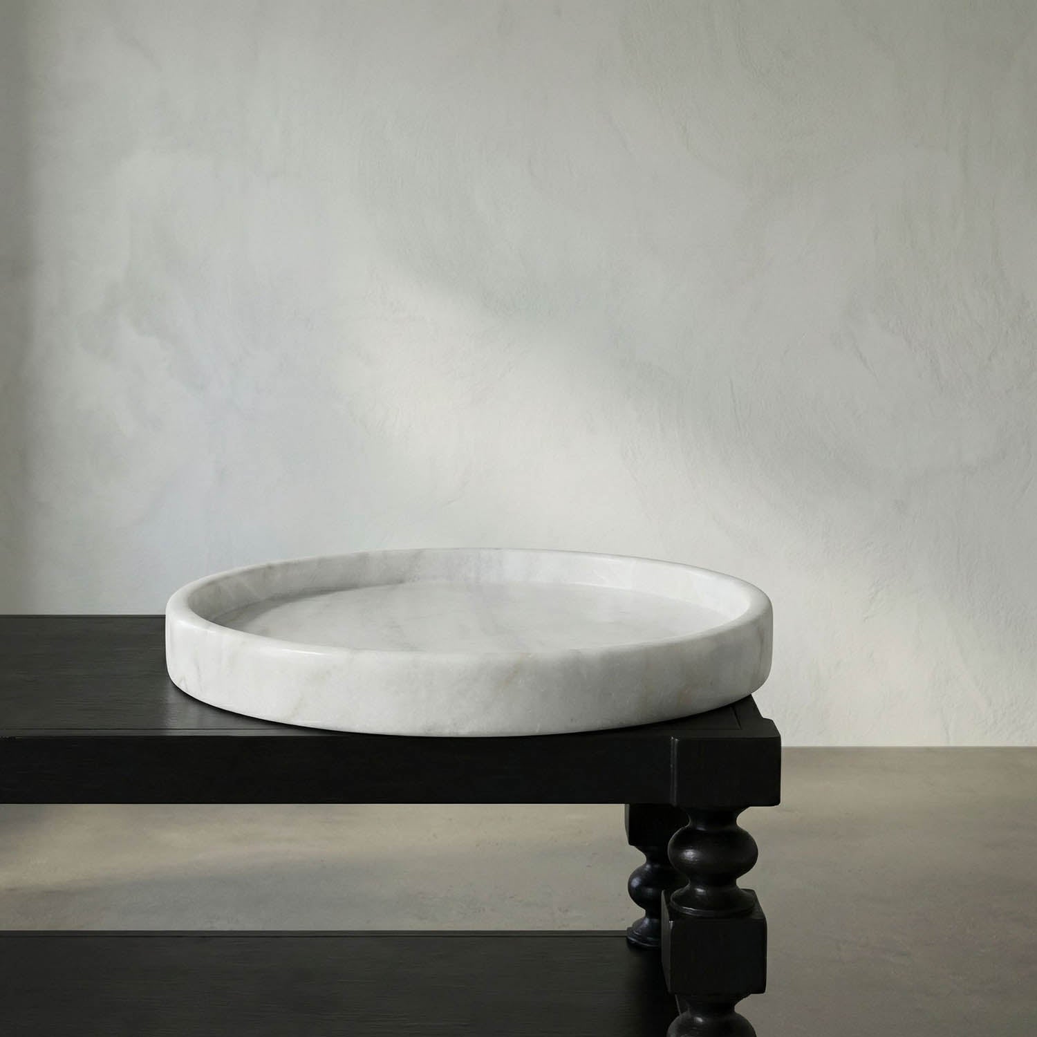 20″ Round Tray by Noir