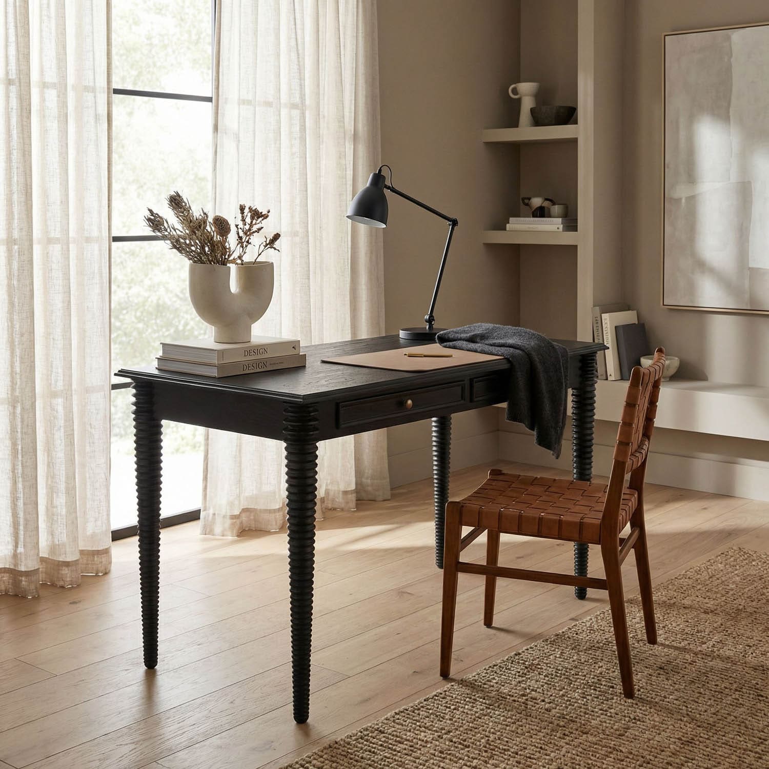 Leonardo Desk