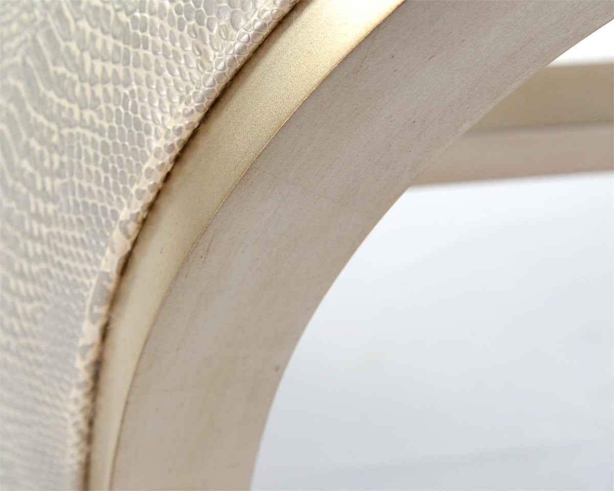 Aintree Curved Bench