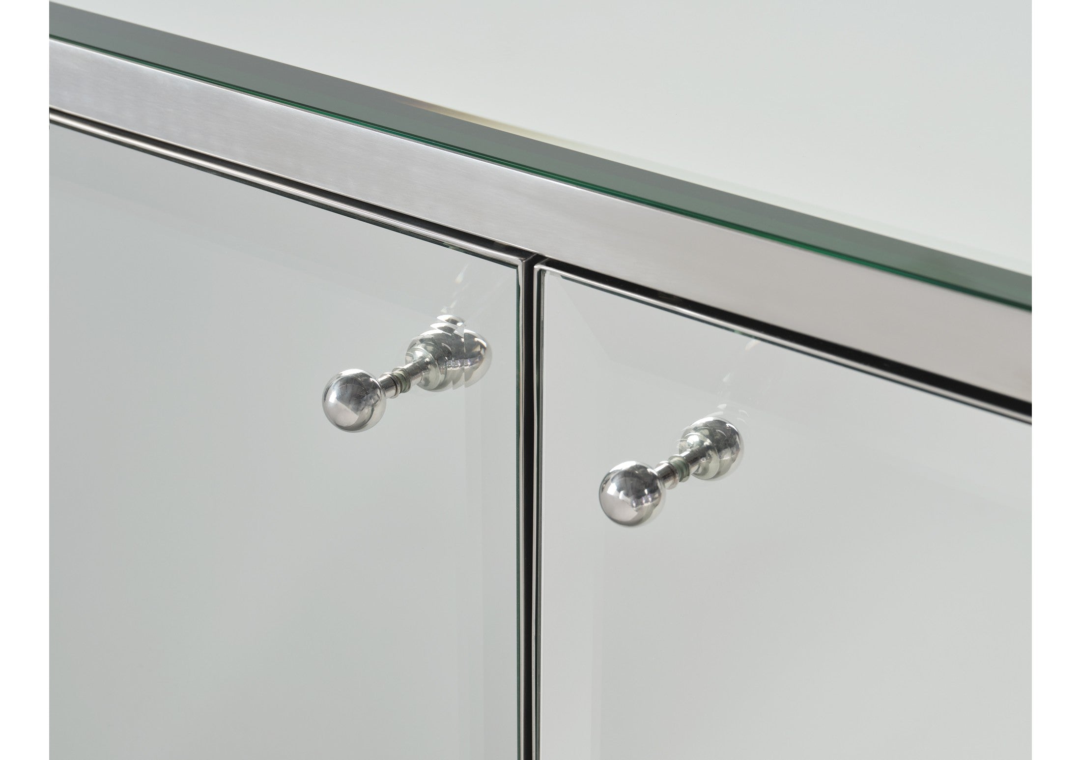 Mode Accent Chest