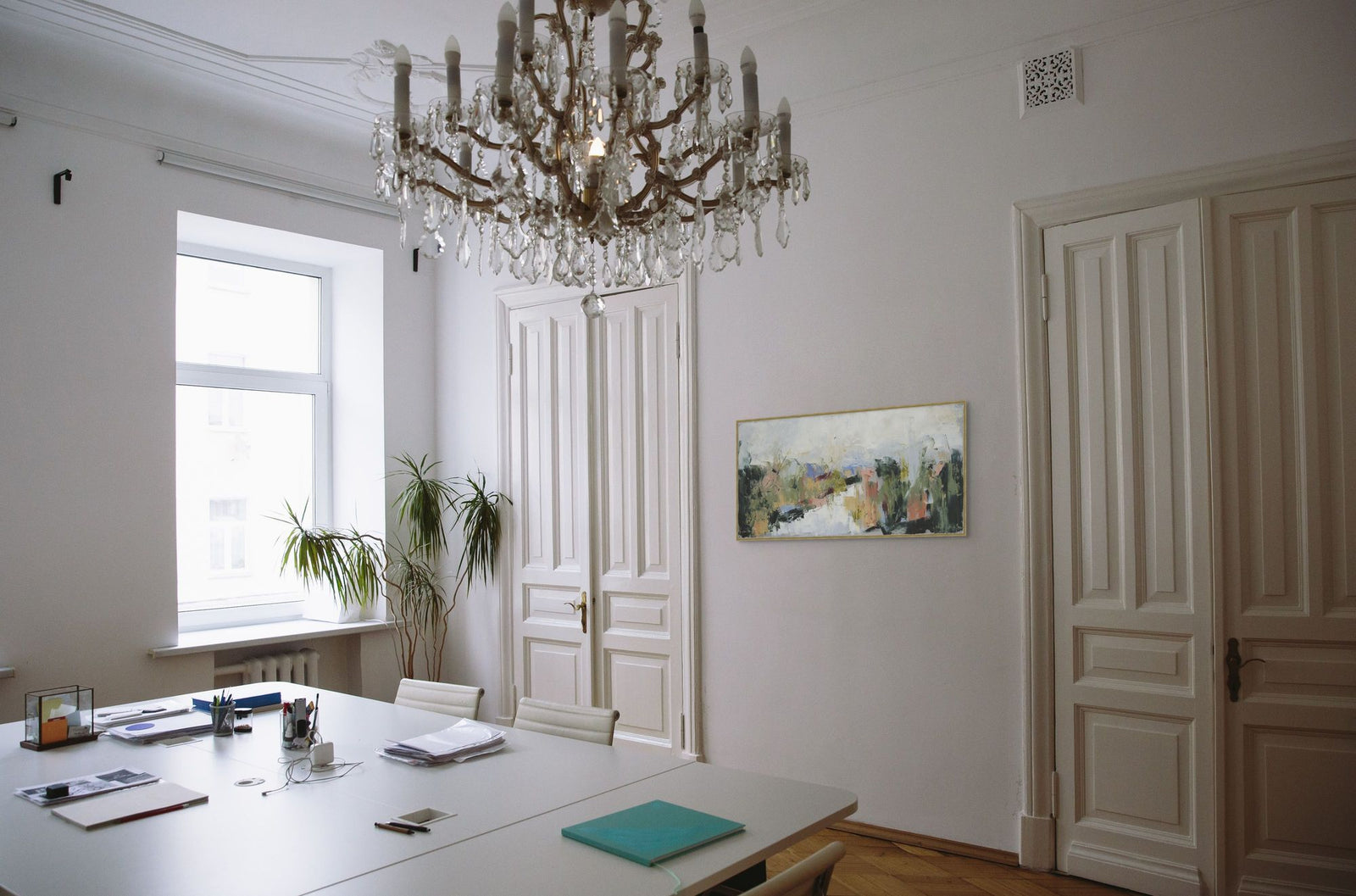 Unbounded Horizons 1 in a room