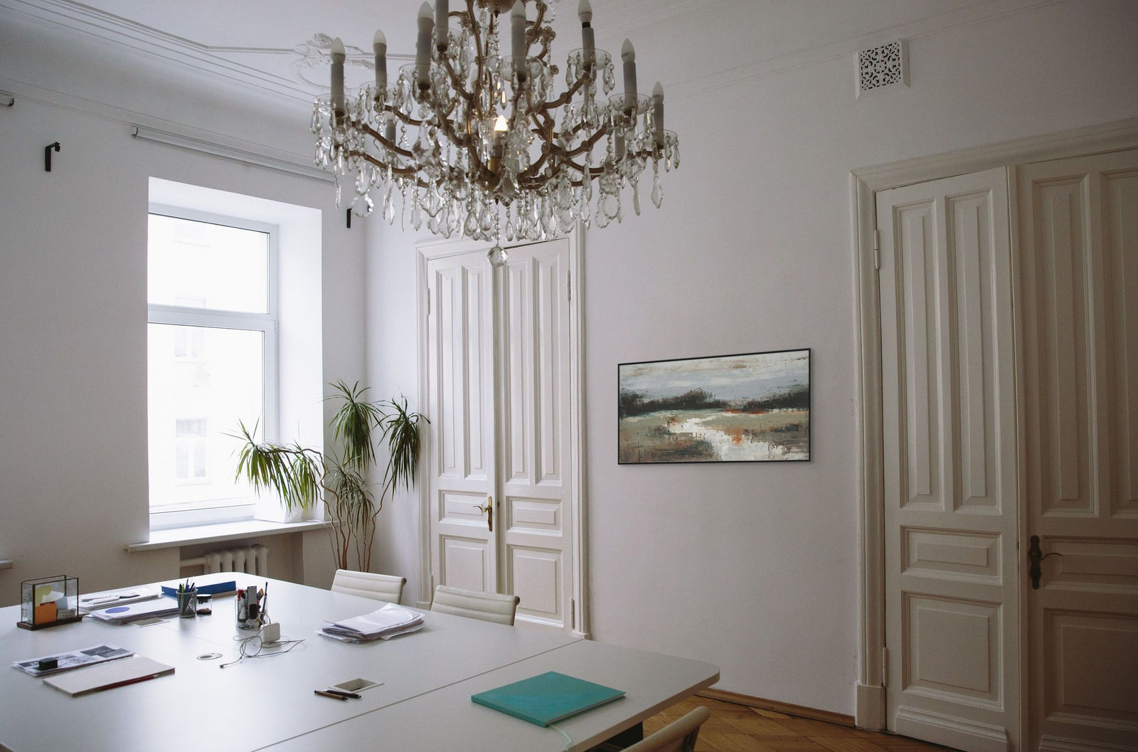 Unlimited Horizons 1 in a room