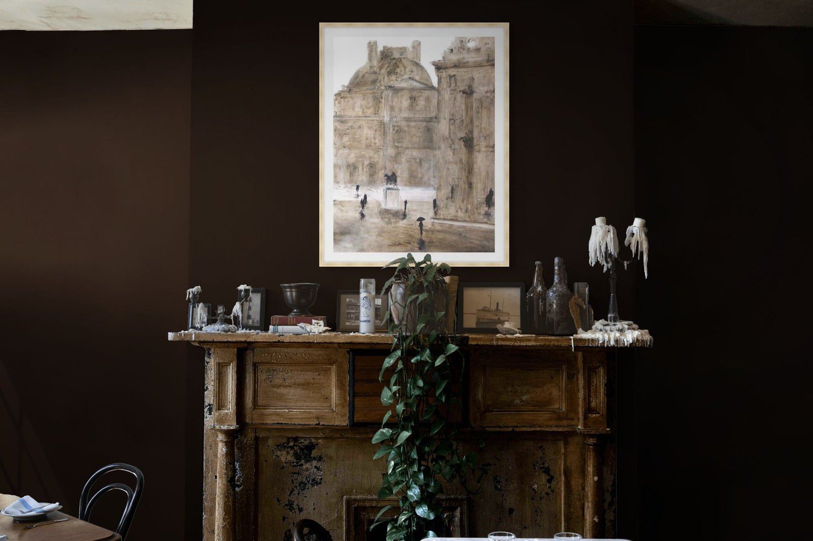 Journee a Paris 1 in a room