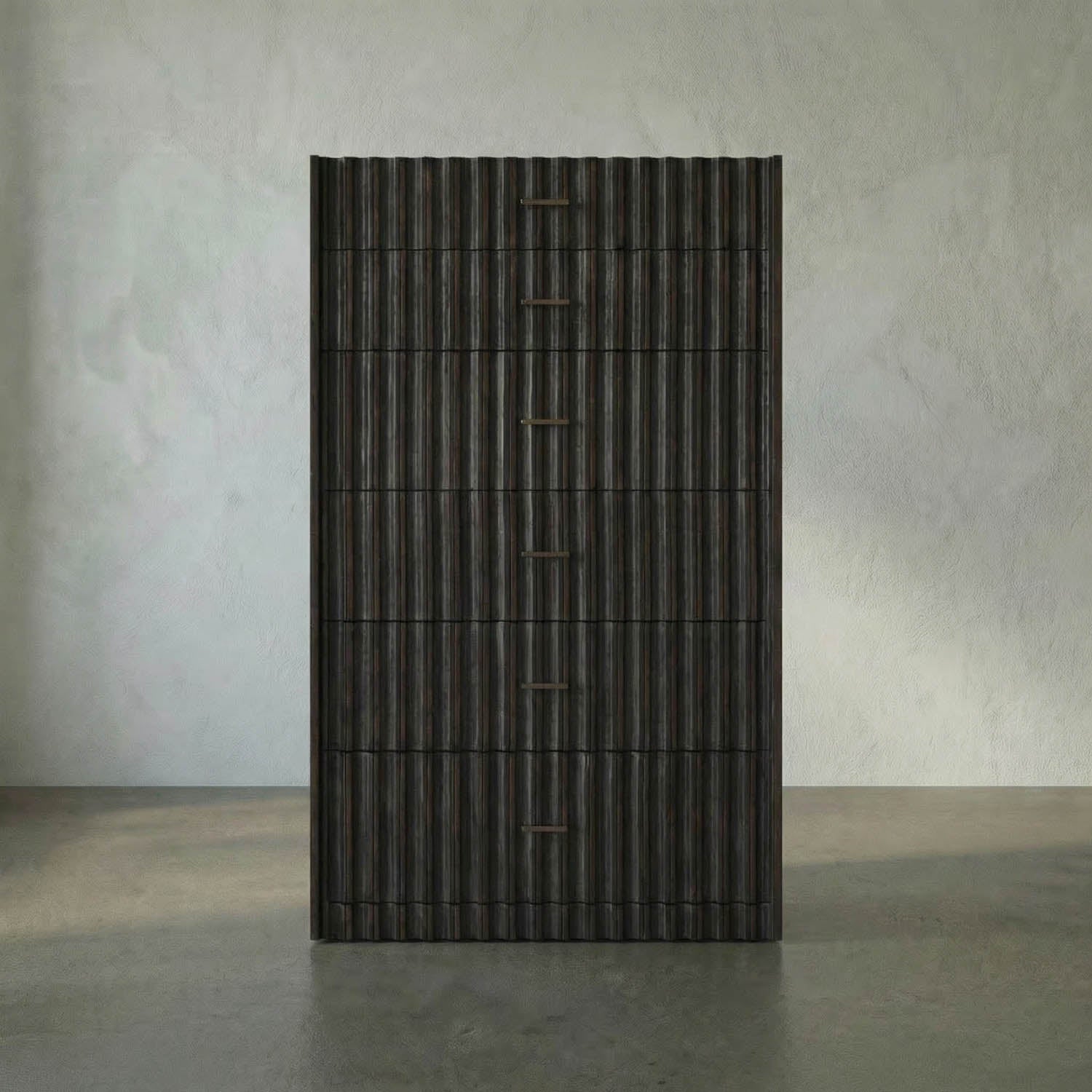 Izzy Tallboy, Pale by Noir