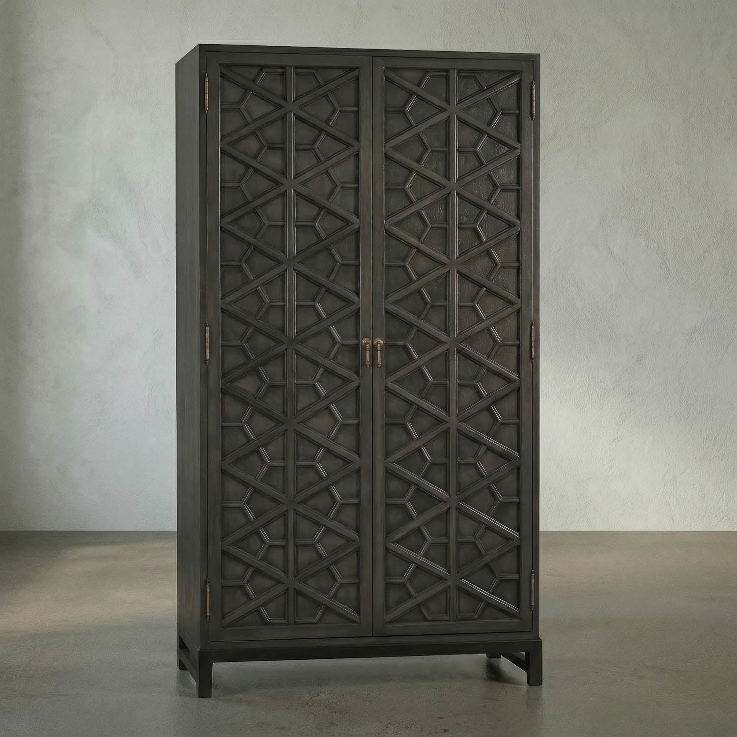 Maharadscha Hutch, Pale by Noir