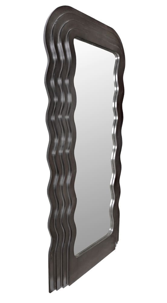 Atticus Mirror, Pale
