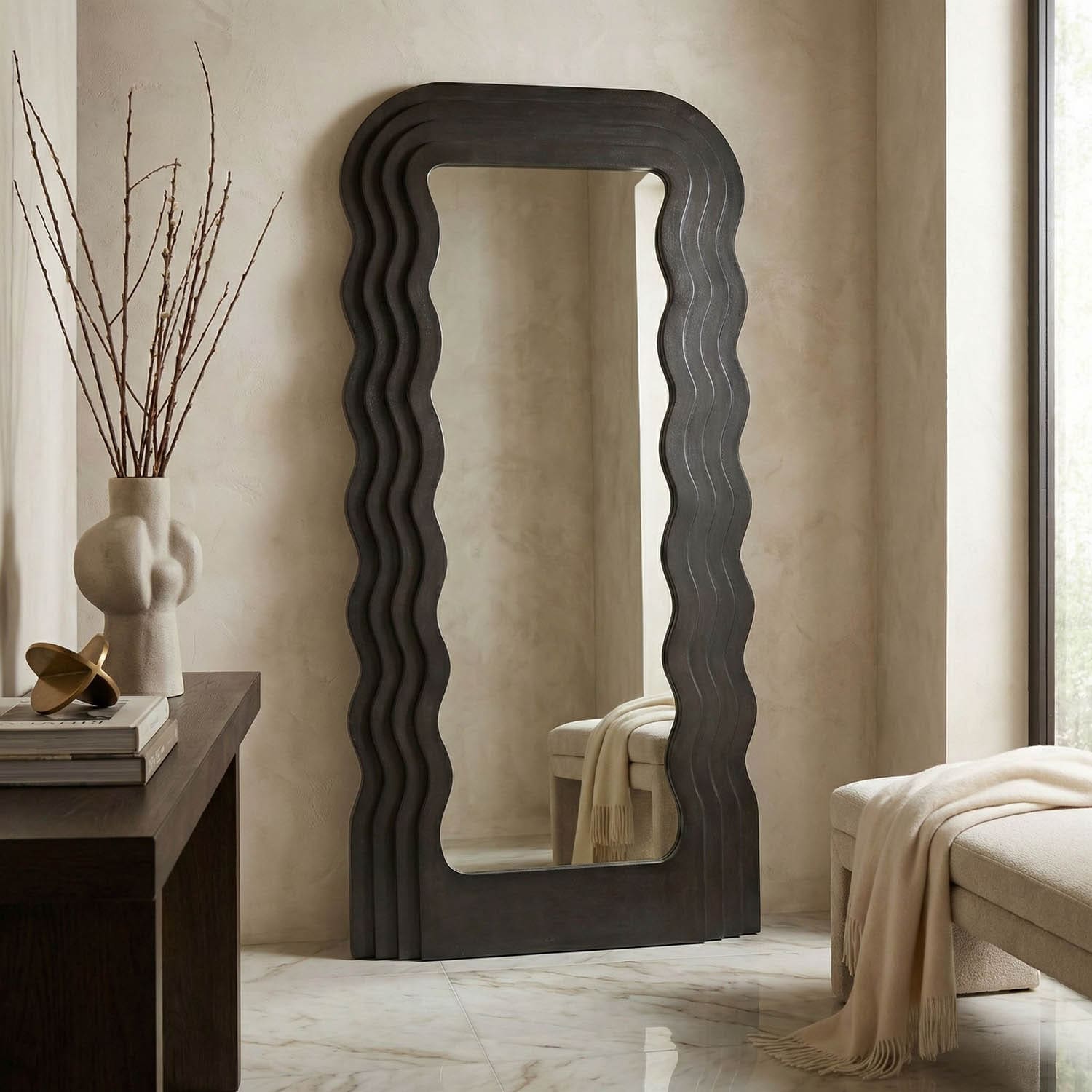 Atticus Mirror, Pale