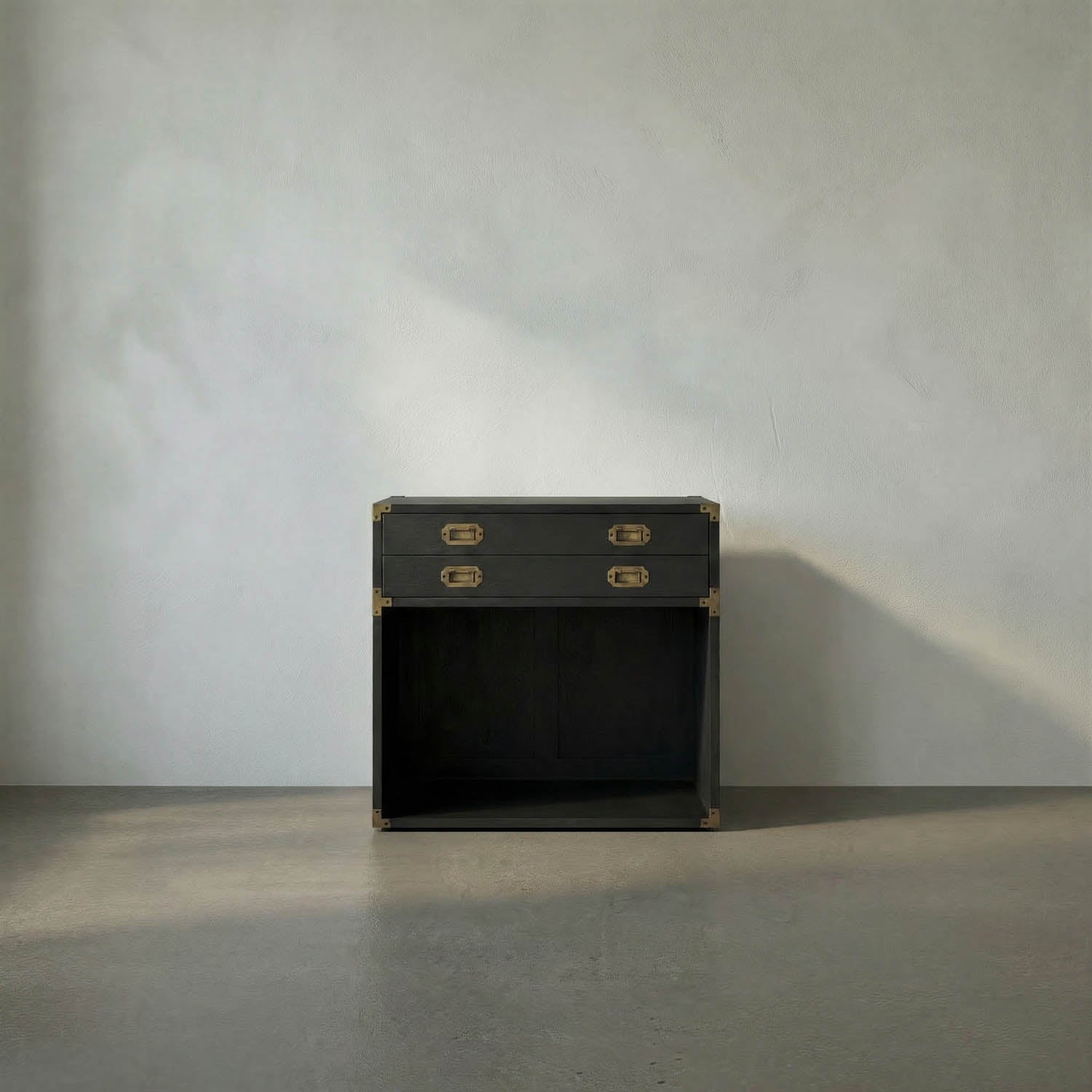 Campaign Chest, Pale by Noir