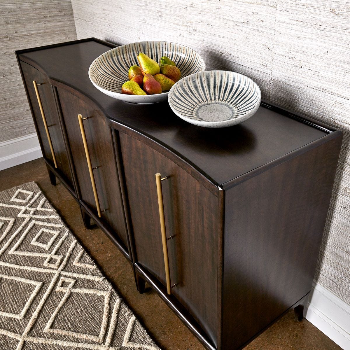 Curvature Cabinet