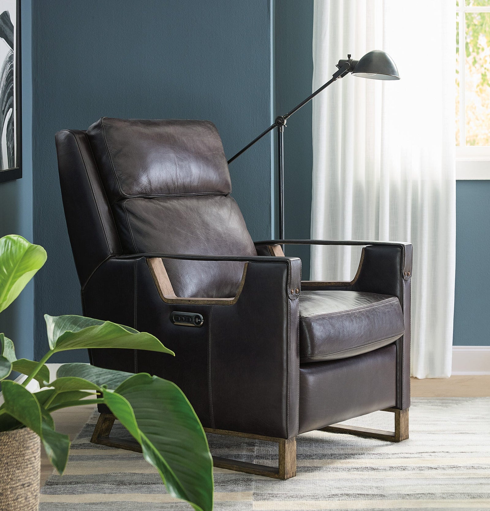 Relic Power Recliner w/Power Headrest