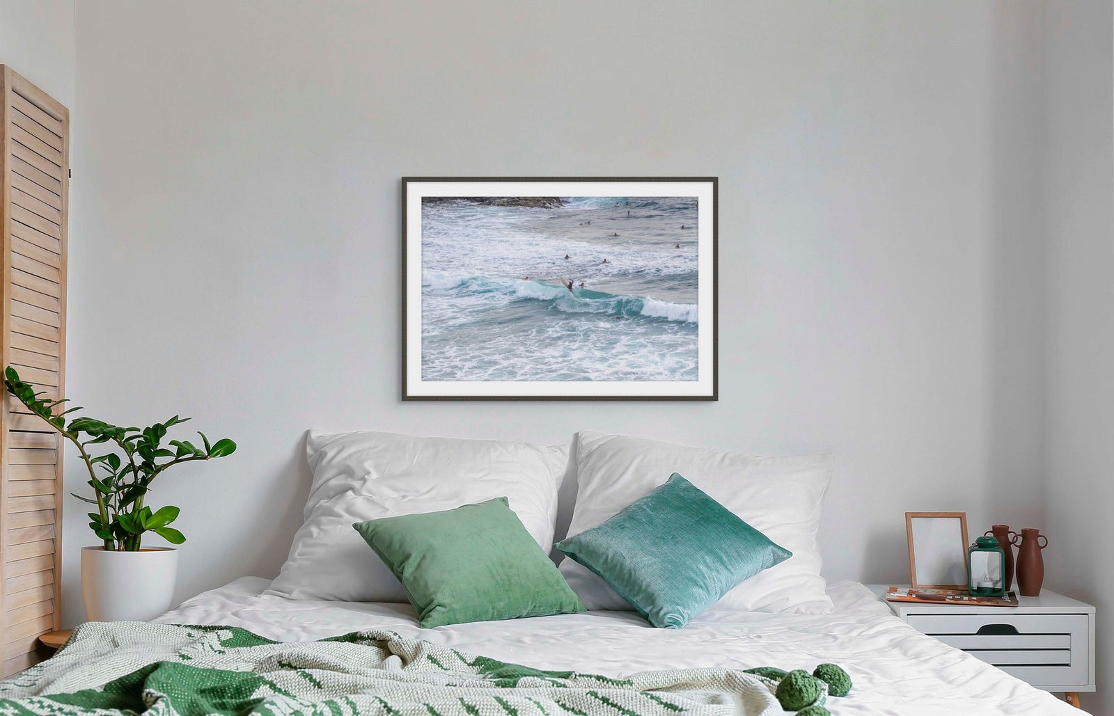 Lombok Surfer 8 in a room