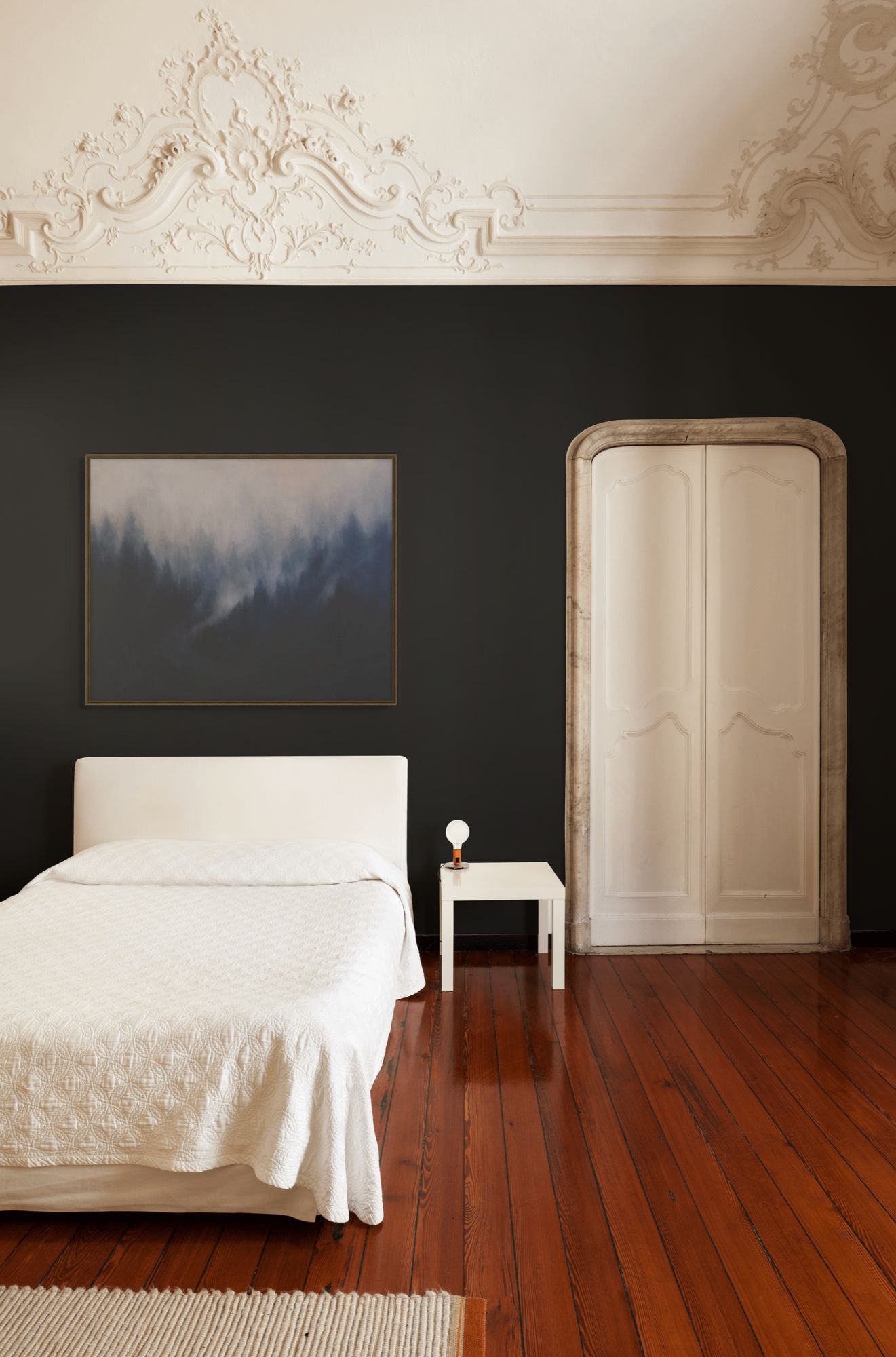 Laforet 1 in a room