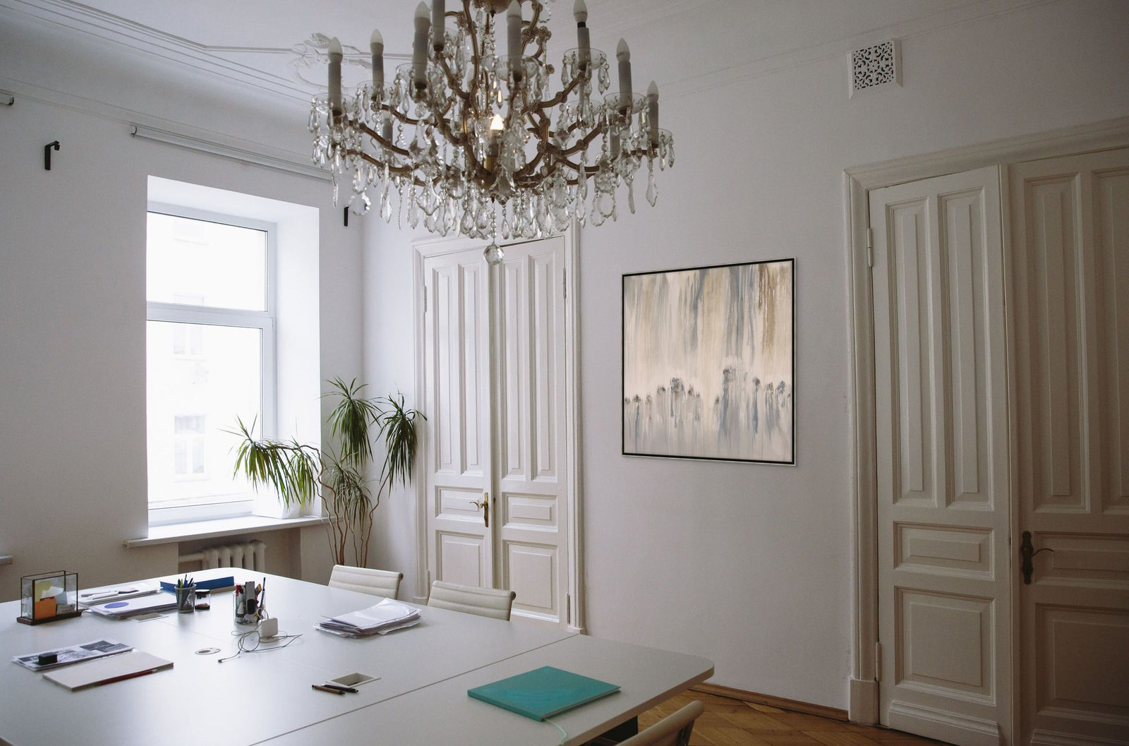 Smirr 1 in a room