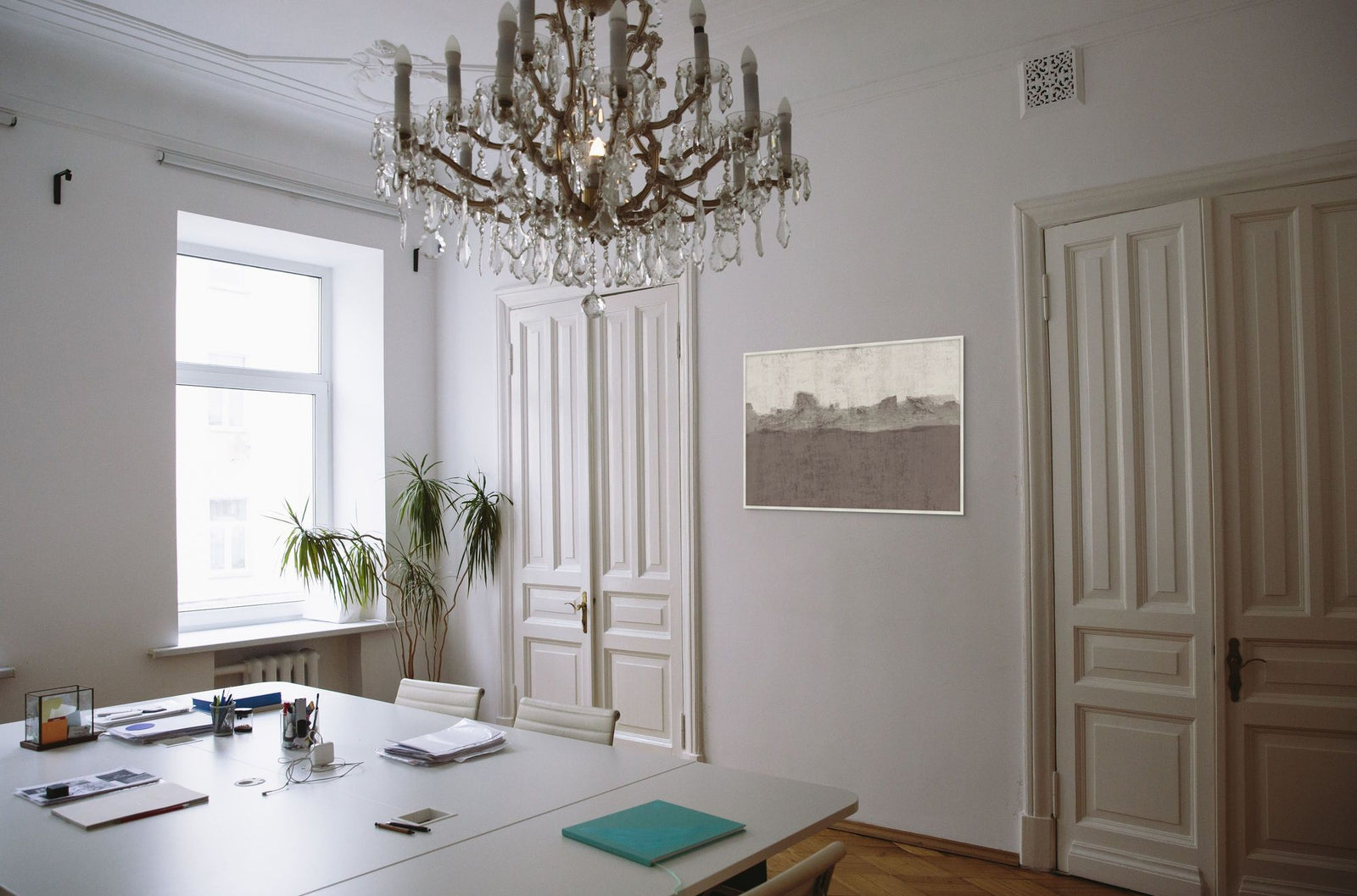 Shadow Horizon 5 in a room